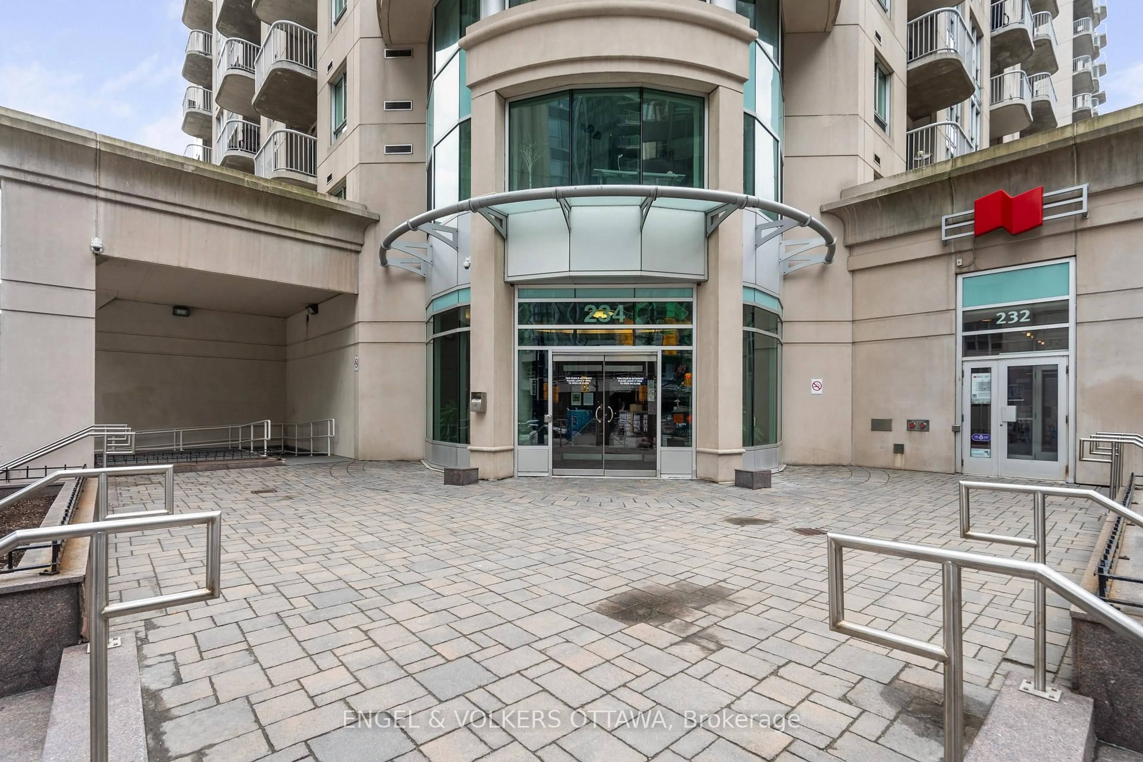 Indoor foyer for 234 RIDEAU St #2603, Ottawa Ontario K1N 5X8