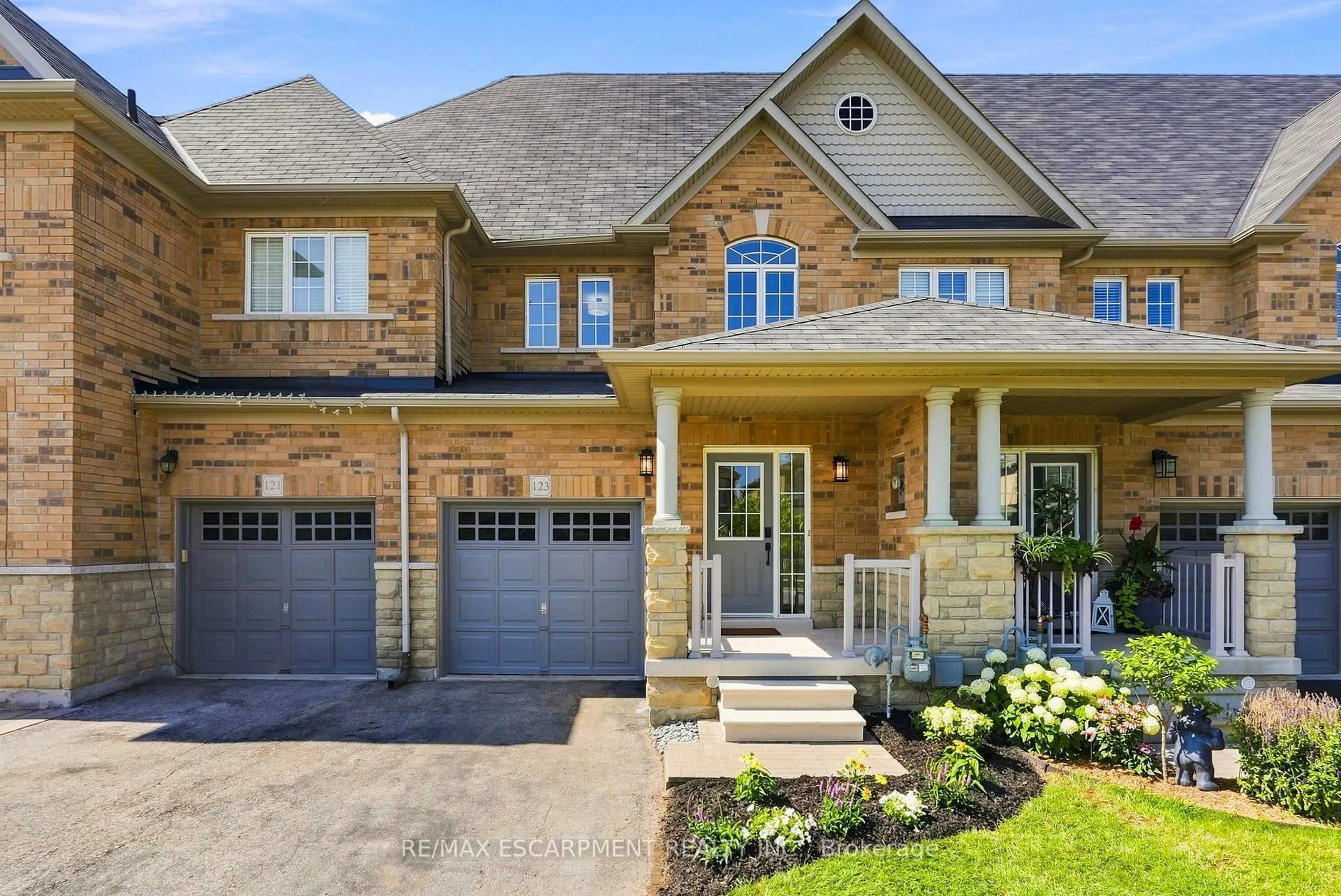 Home with brick exterior material, street for 123 SKINNER Rd, Hamilton Ontario L8B 0R4