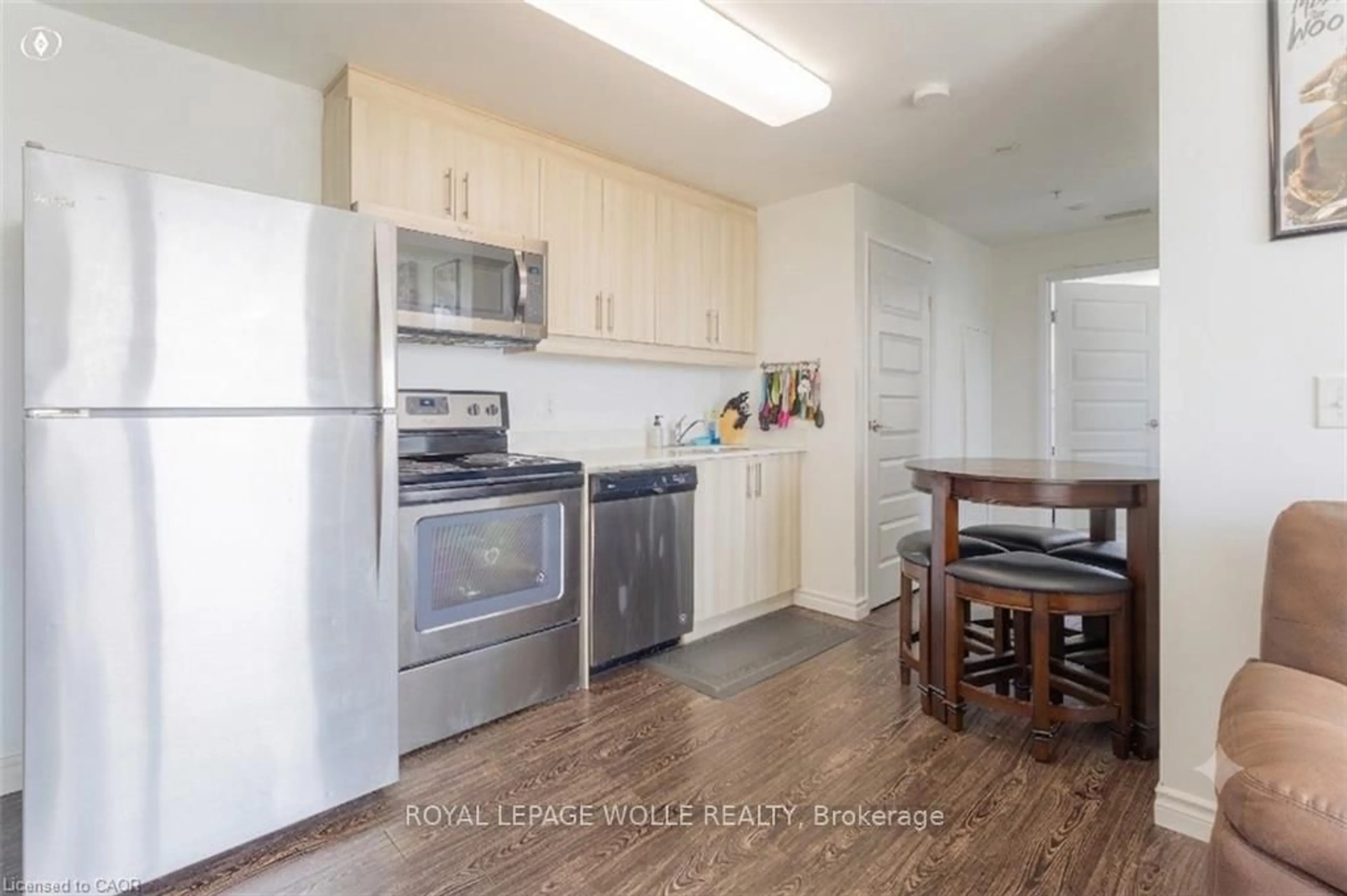 Standard kitchen, unknown for 158 King St #2101, Waterloo Ontario N2J 0E5
