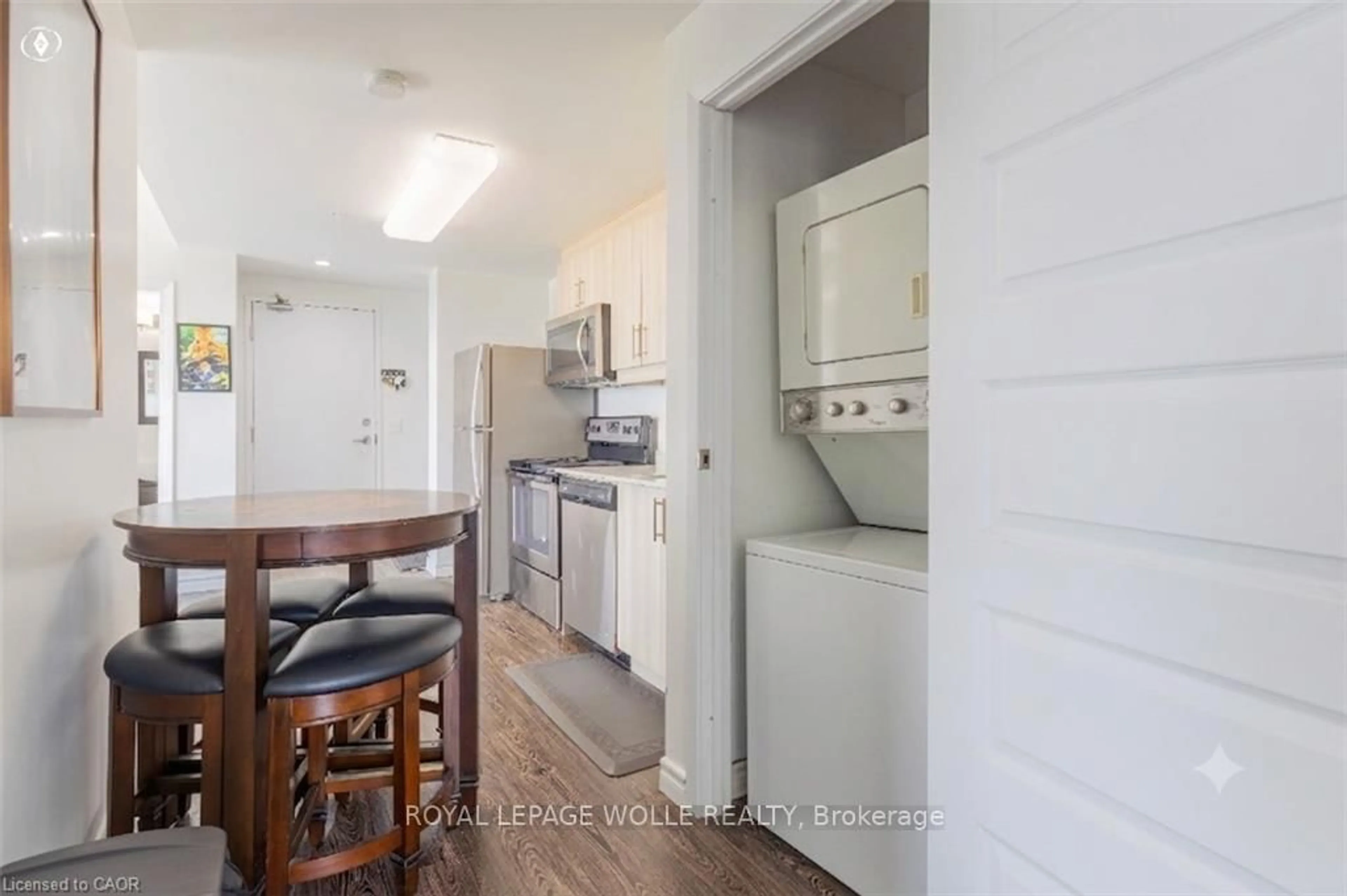 Standard kitchen, unknown for 158 King St #2101, Waterloo Ontario N2J 0E5