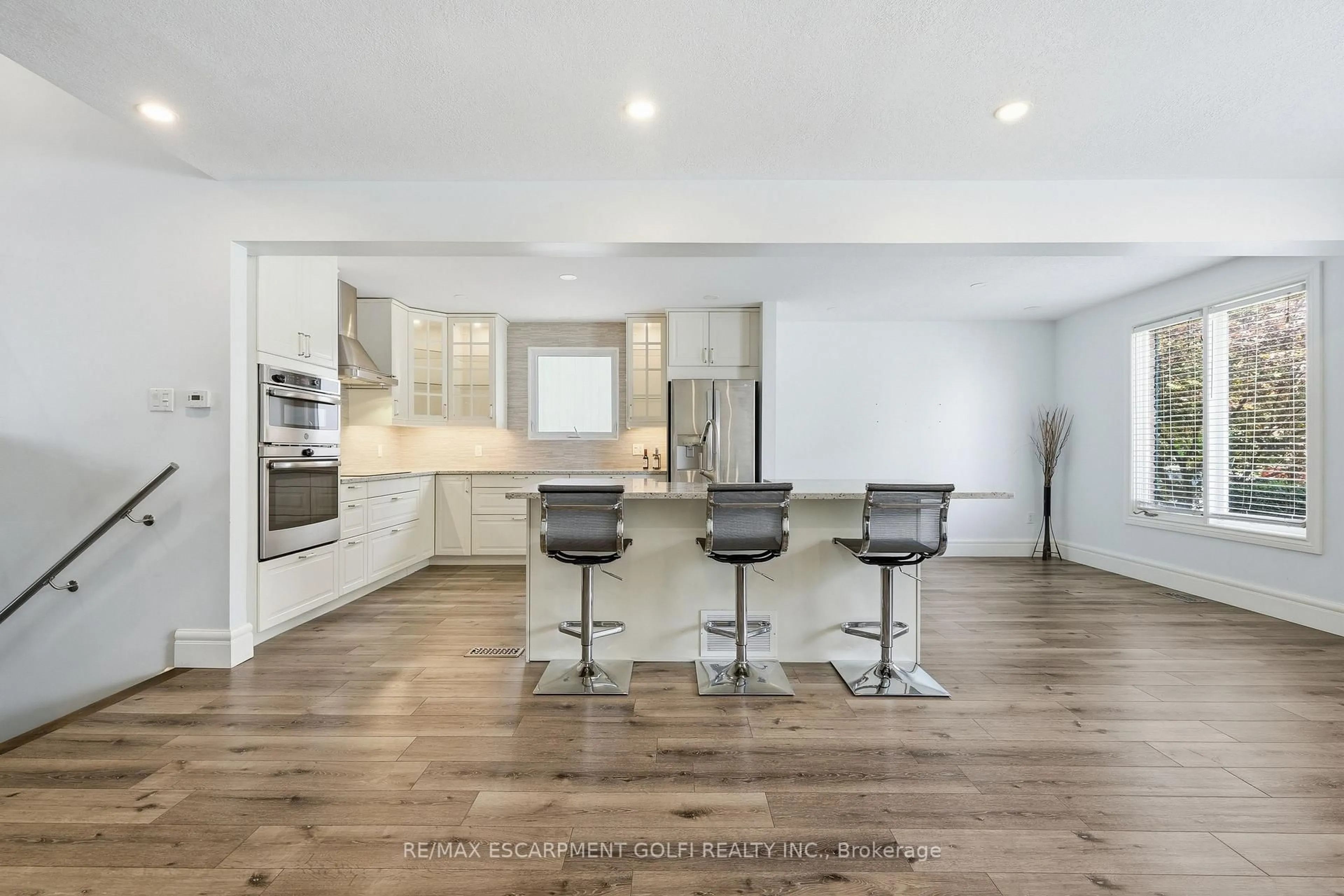 Open concept kitchen, unknown for 5062 FRIESEN Blvd, Lincoln Ontario L3J 0A6