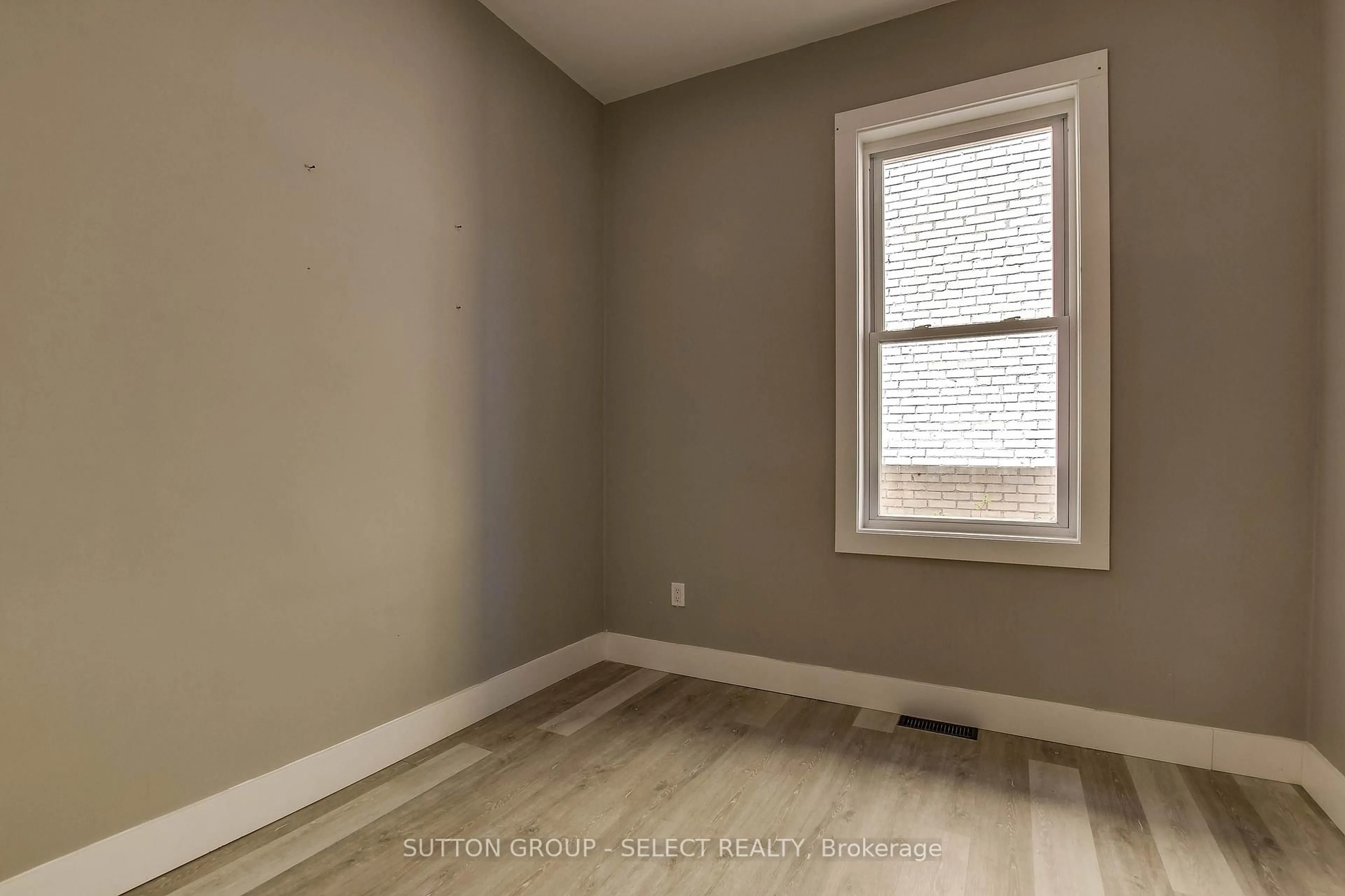 A pic of a room for 71 Briscoe St, London South Ontario N6C 1W8