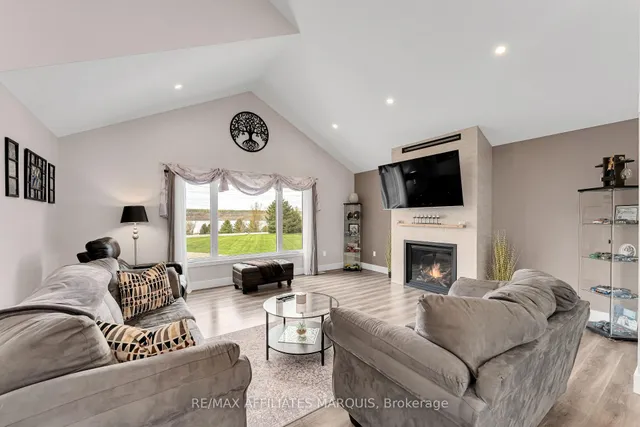 9517 County Road 42 Rd, Rideau Lakes 5