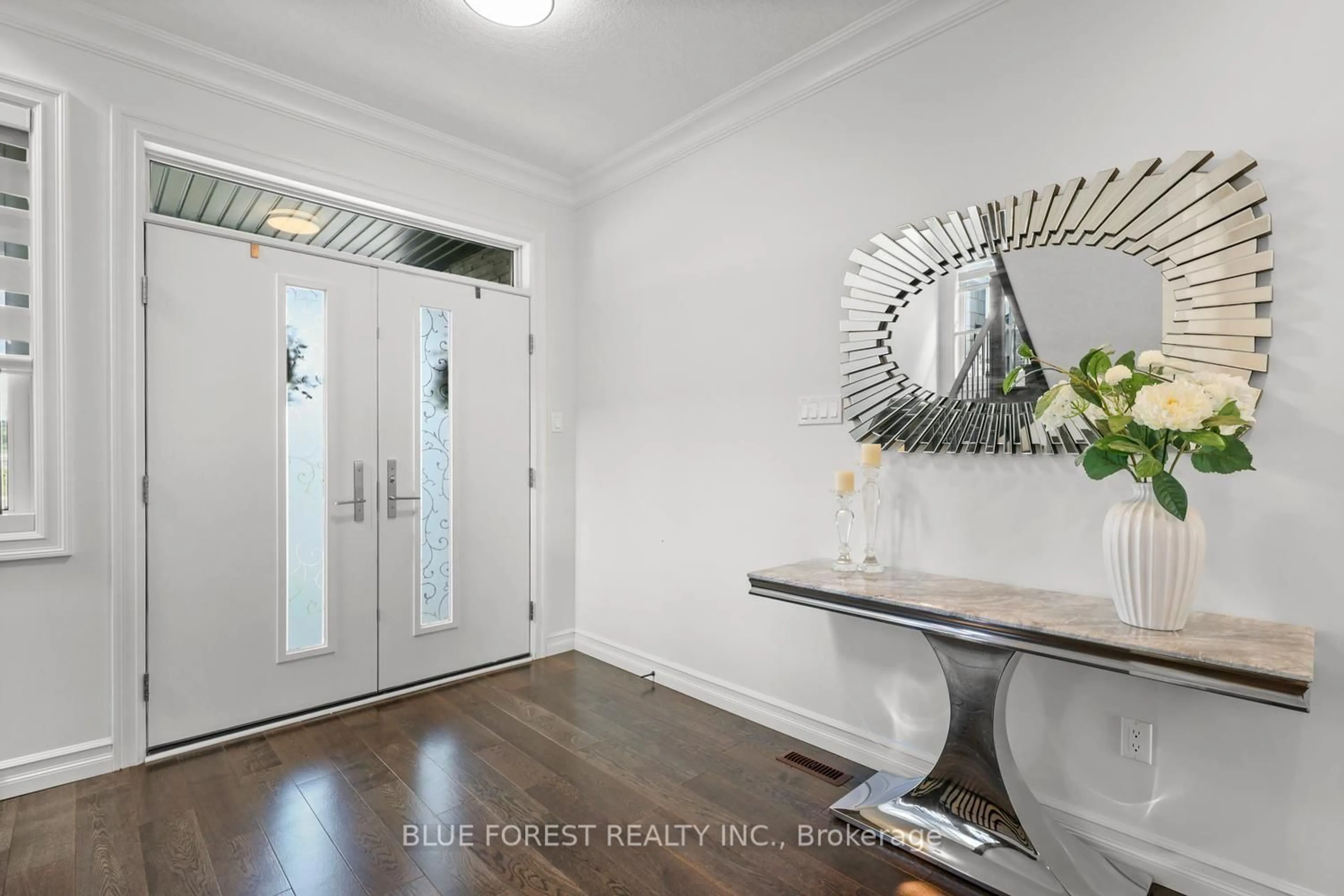 Indoor entryway for 6311 Old Garrison Blvd, London South Ontario N6P 0H3