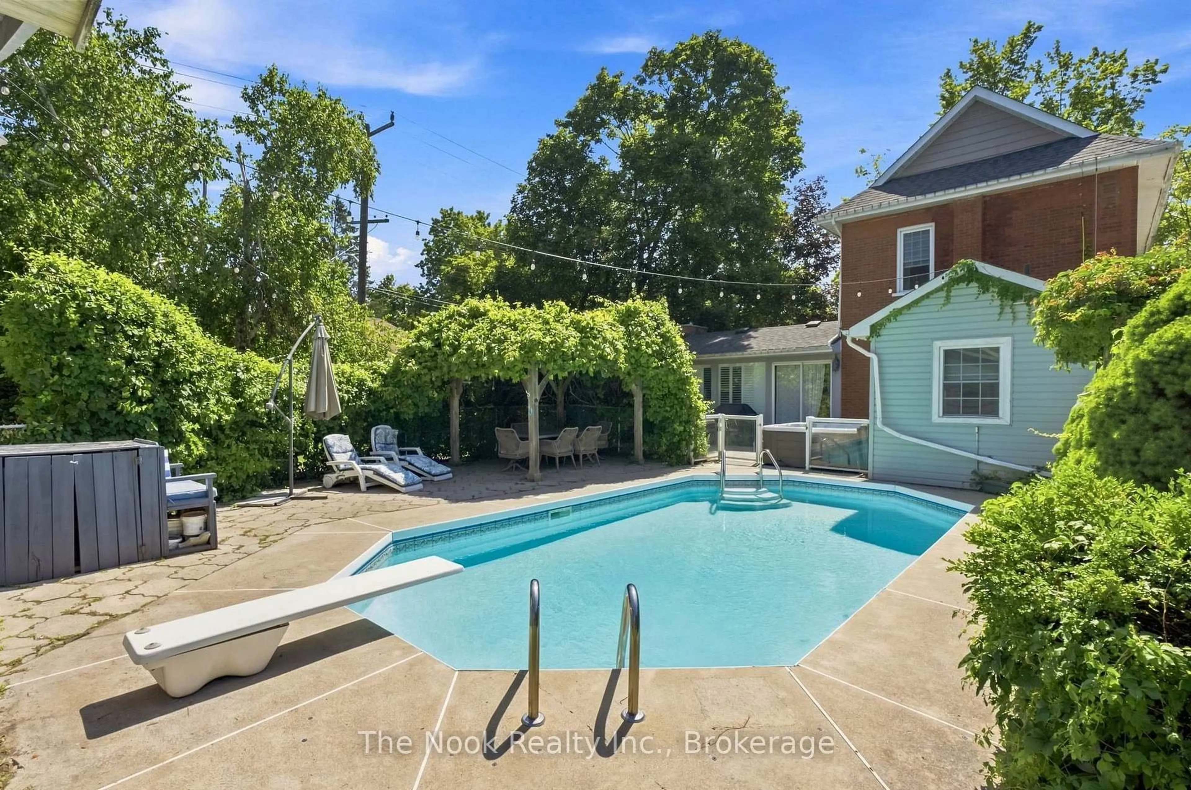 Pool for 264 Bennet St, Peterborough Ontario K9H 5B9