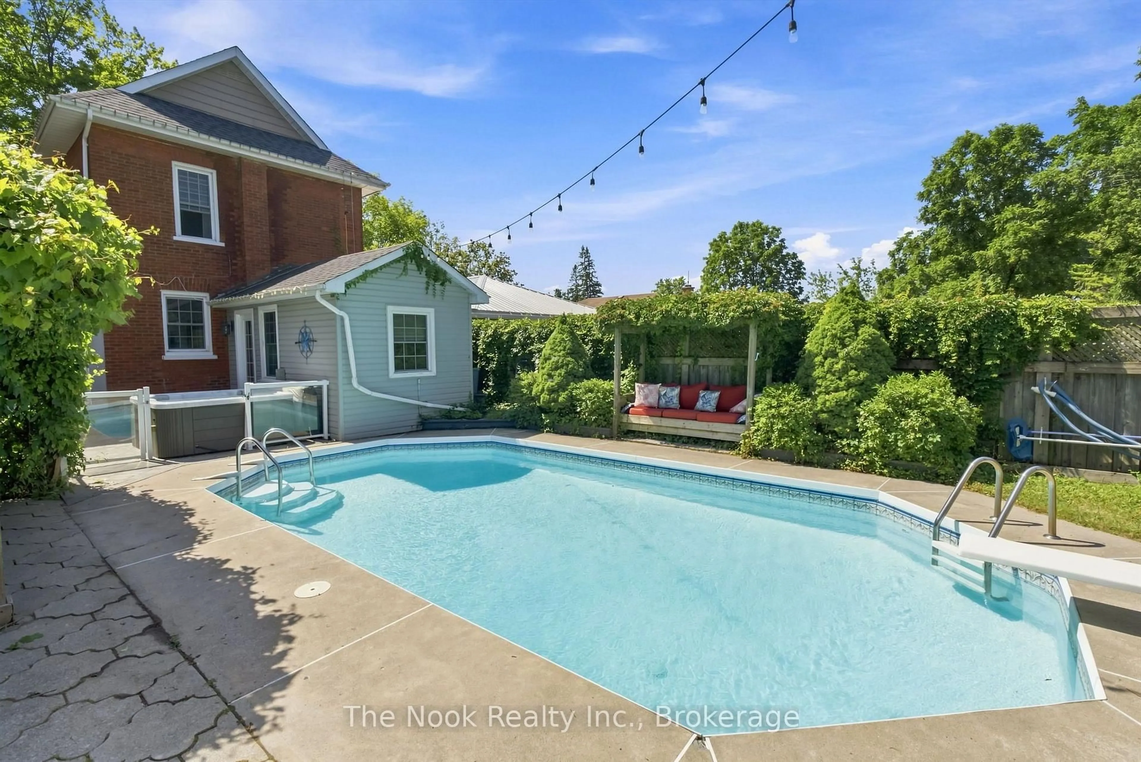 Pool for 264 Bennet St, Peterborough Ontario K9H 5B9