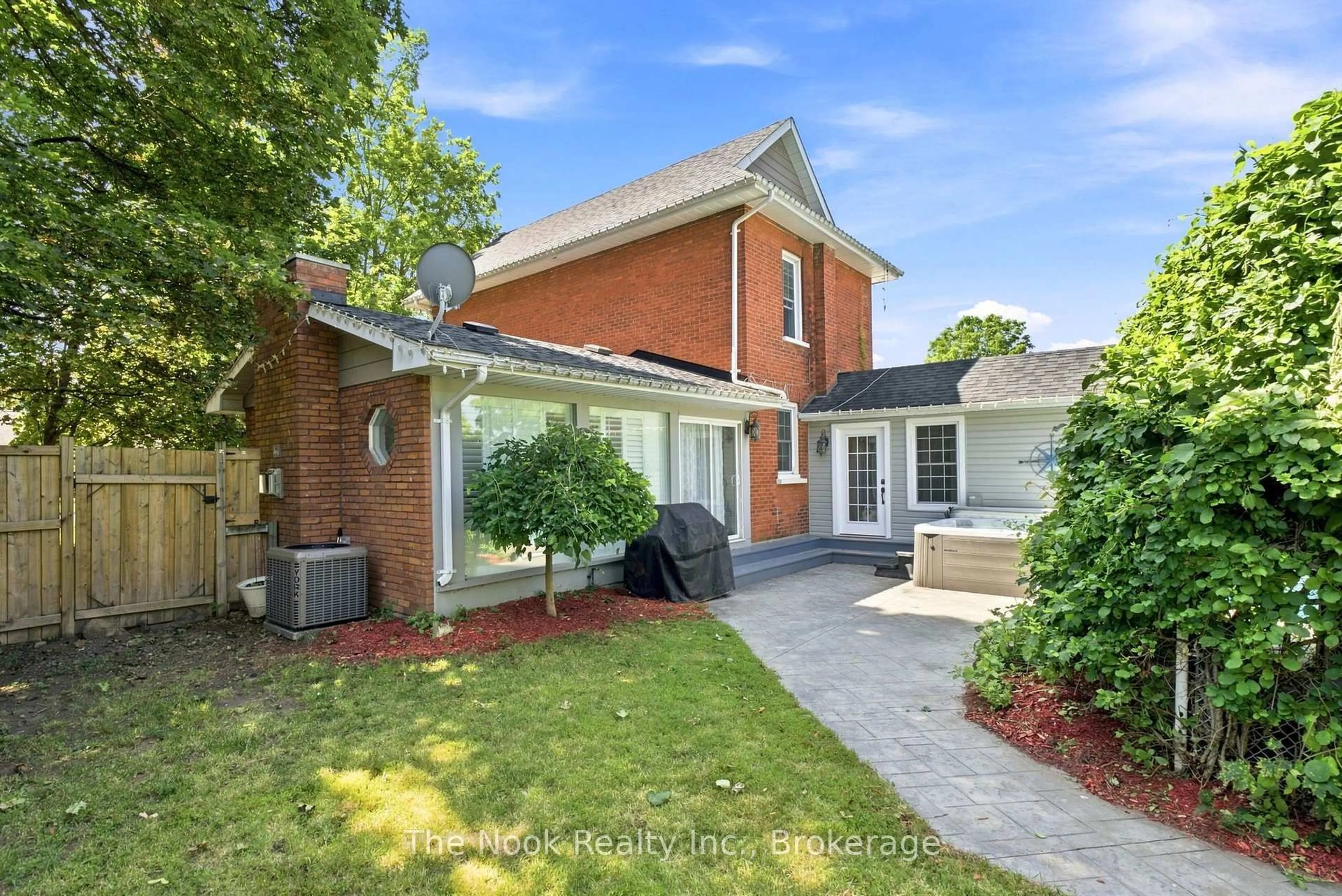 Home with brick exterior material, street for 264 Bennet St, Peterborough Ontario K9H 5B9