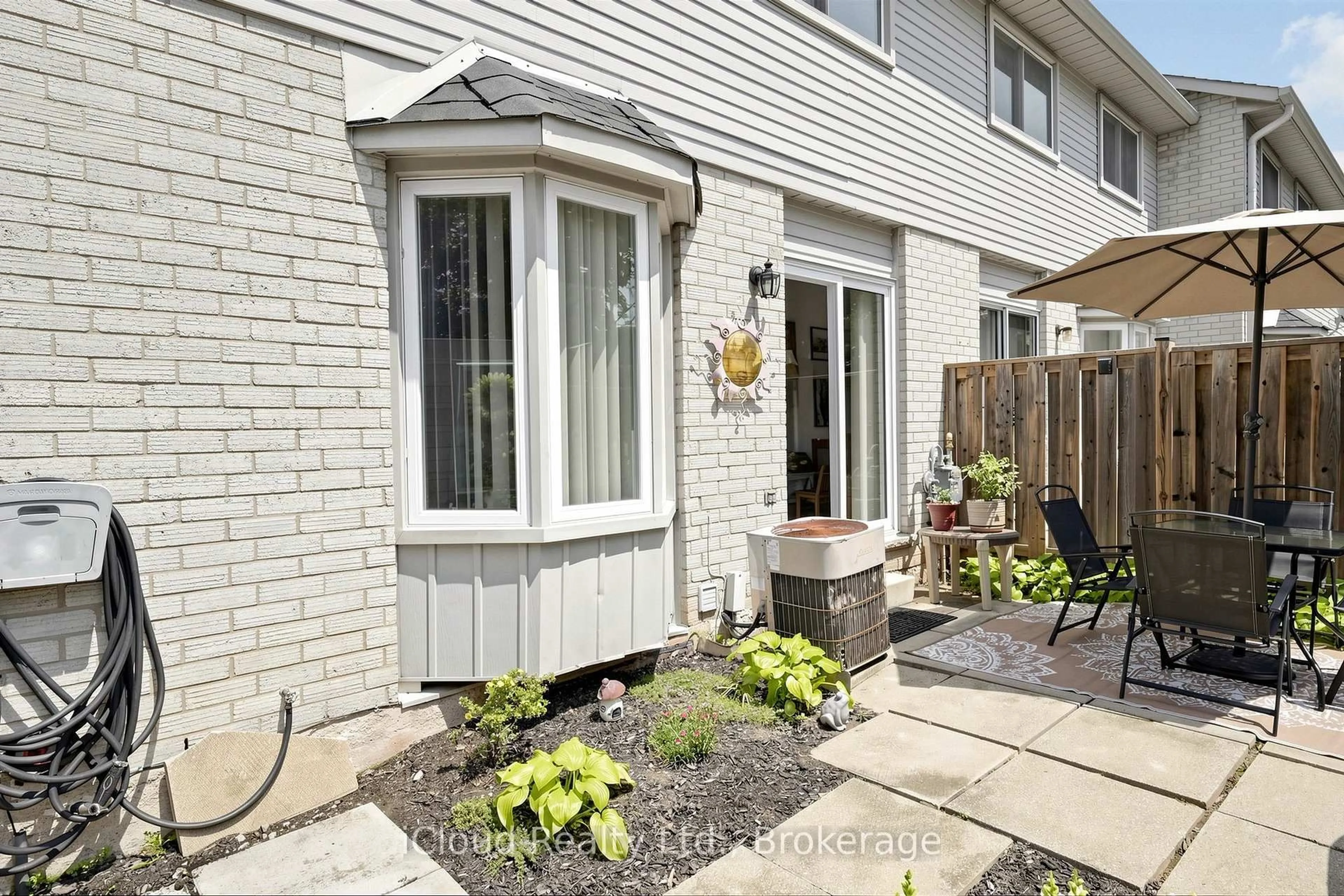 Unknown for 1 Royalwood Crt #16, Hamilton Ontario L8E 4Y1