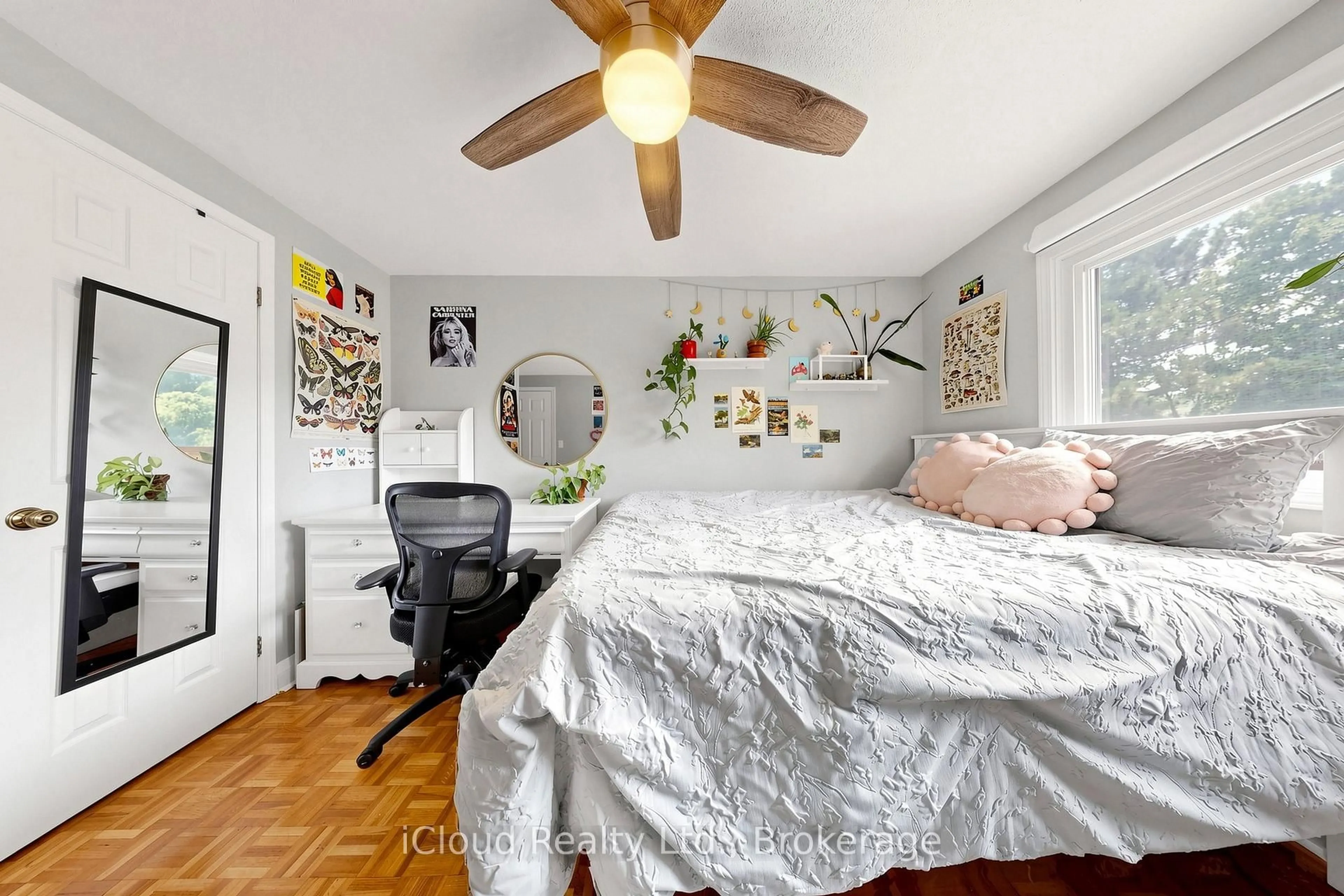 A pic of a room for 1 Royalwood Crt #16, Hamilton Ontario L8E 4Y1