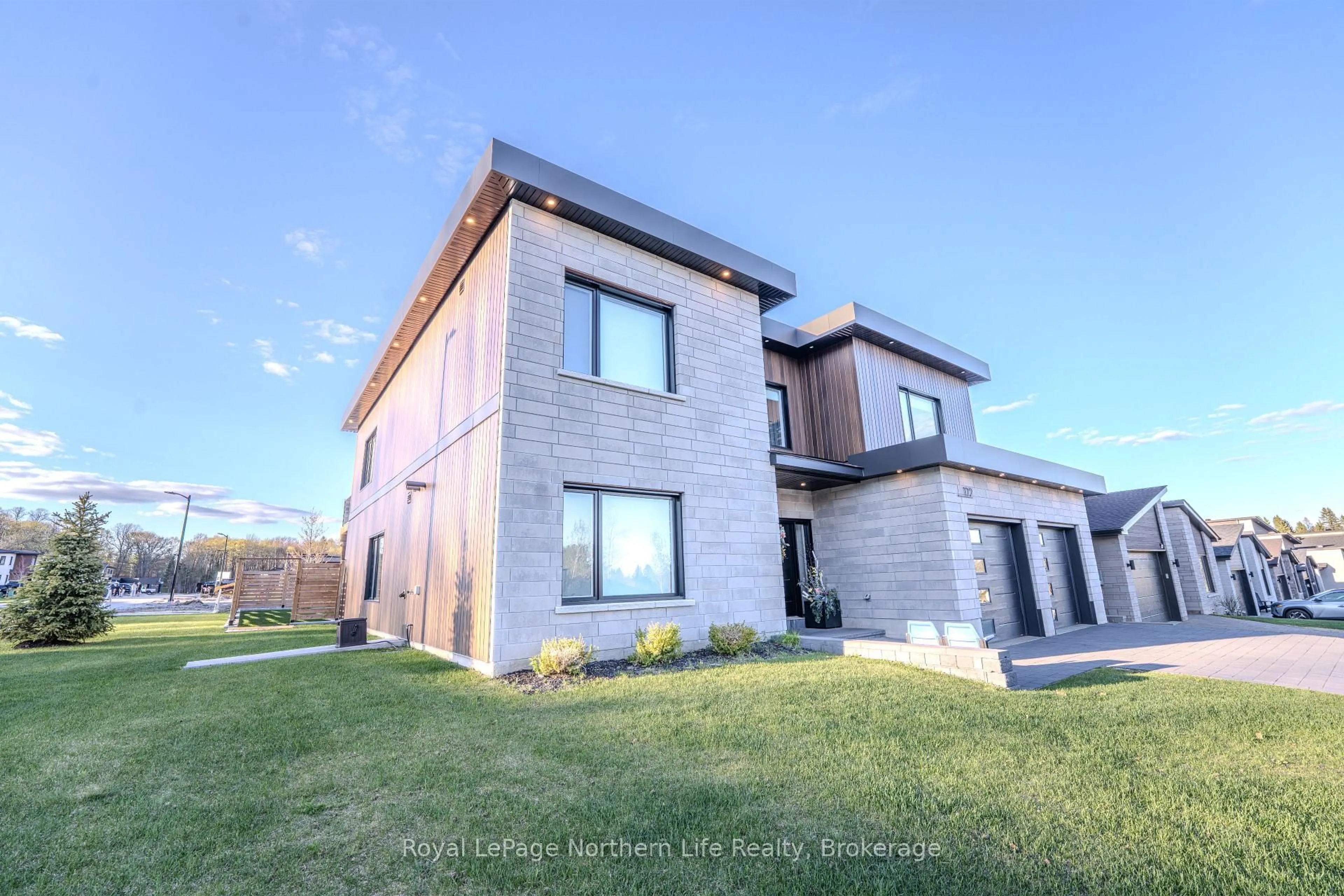 Home with brick exterior material, building for 172 Sugarbush St, North Bay Ontario P1C 1M8