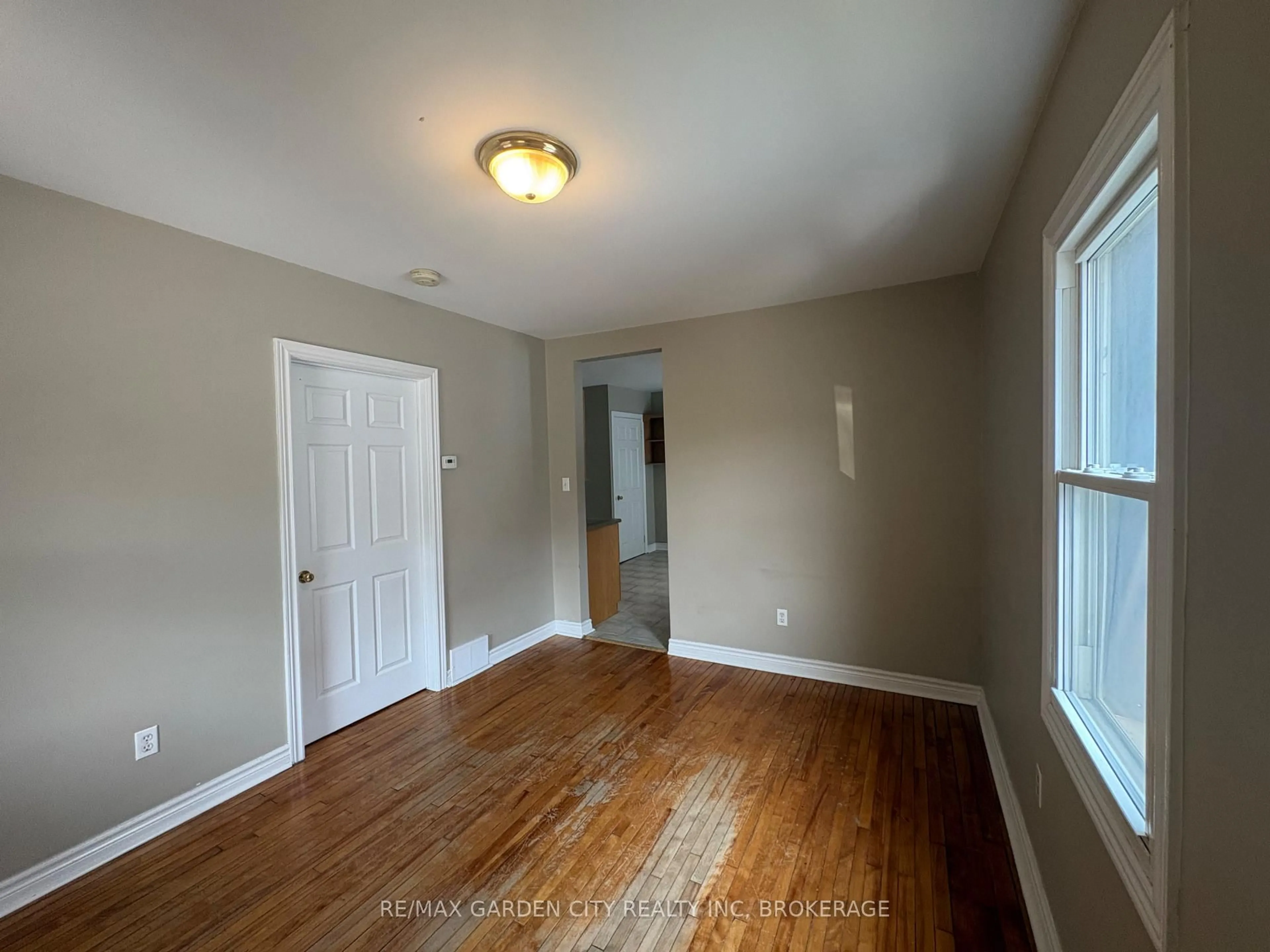 A pic of a room for 200 Lincoln St, Welland Ontario L3B 4M9