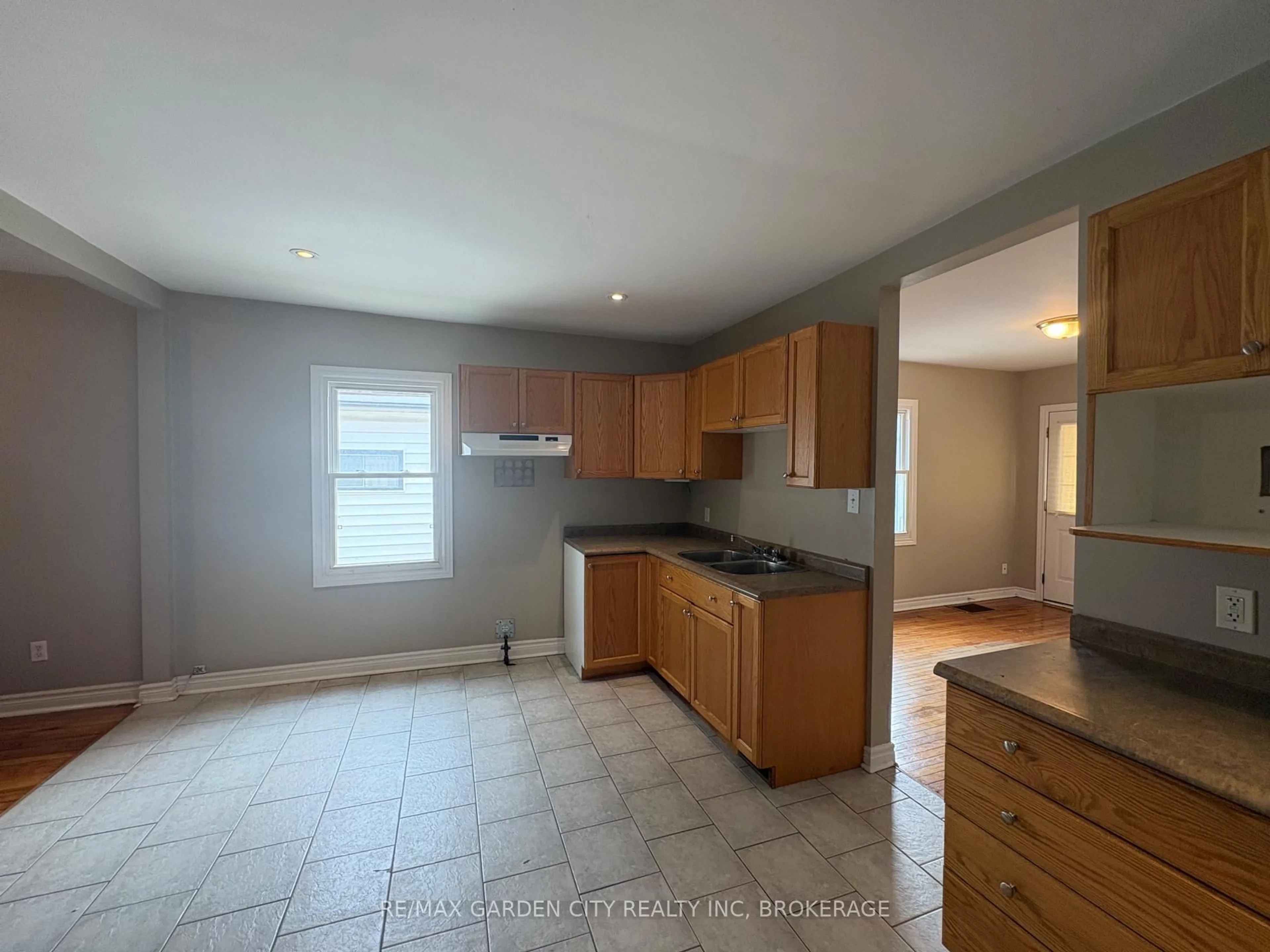 Unknown for 200 Lincoln St, Welland Ontario L3B 4M9