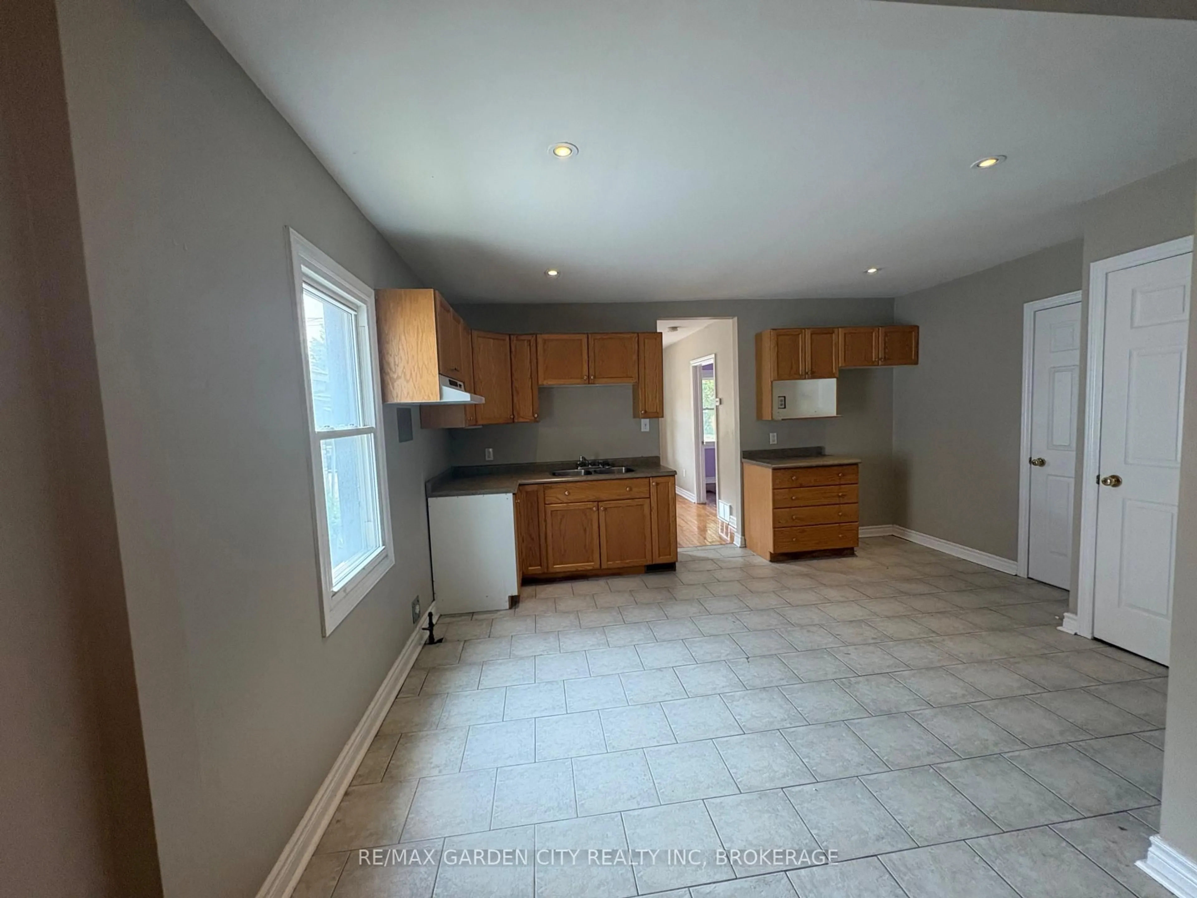 Unknown for 200 Lincoln St, Welland Ontario L3B 4M9