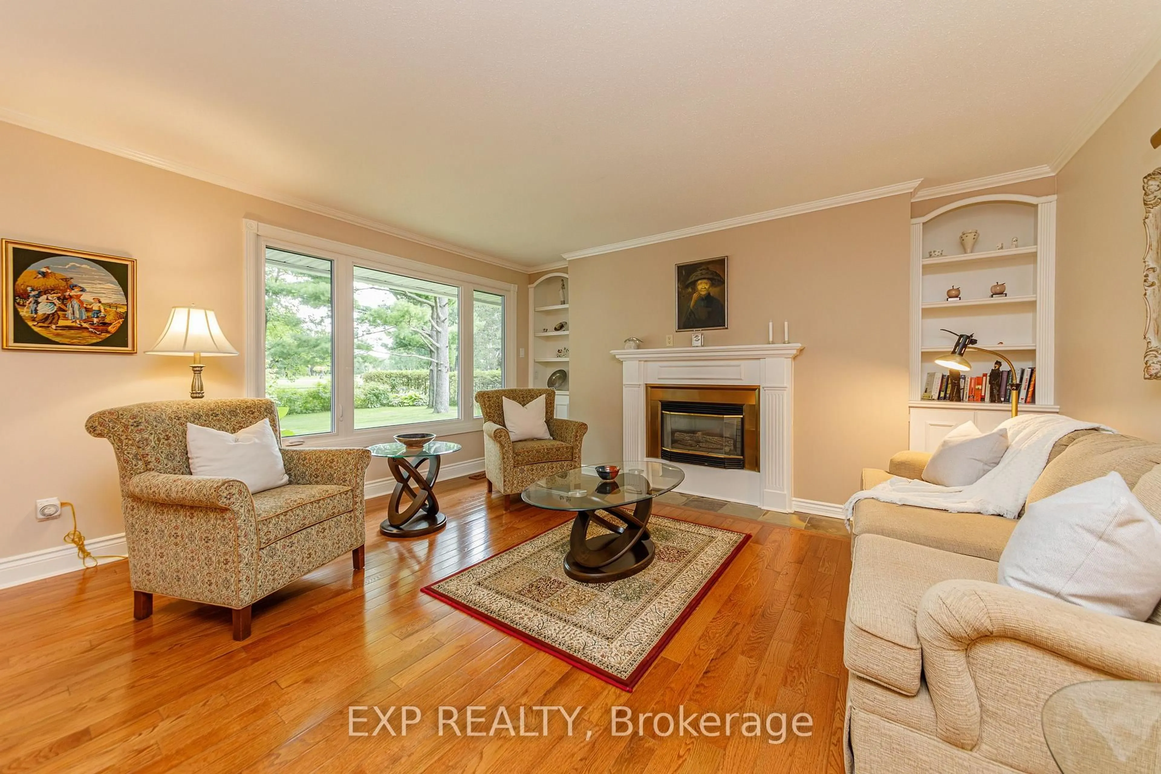 Living room with furniture, unknown for 1299 Fairway Dr, Manotick Ontario K4M 1B3