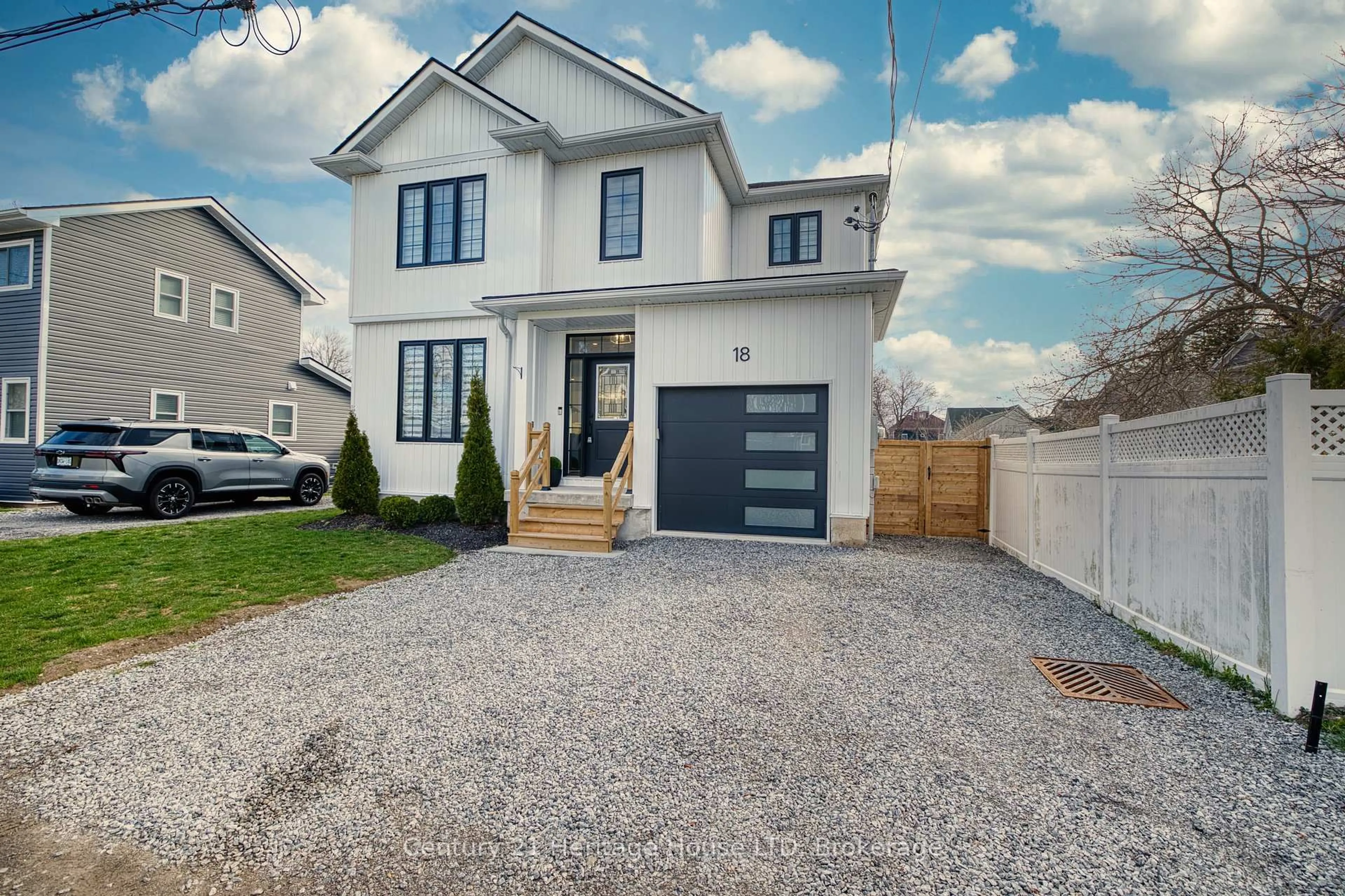 Home with vinyl exterior material, street for 18 Parkview Ave, Fort Erie Ontario L2A 5L7