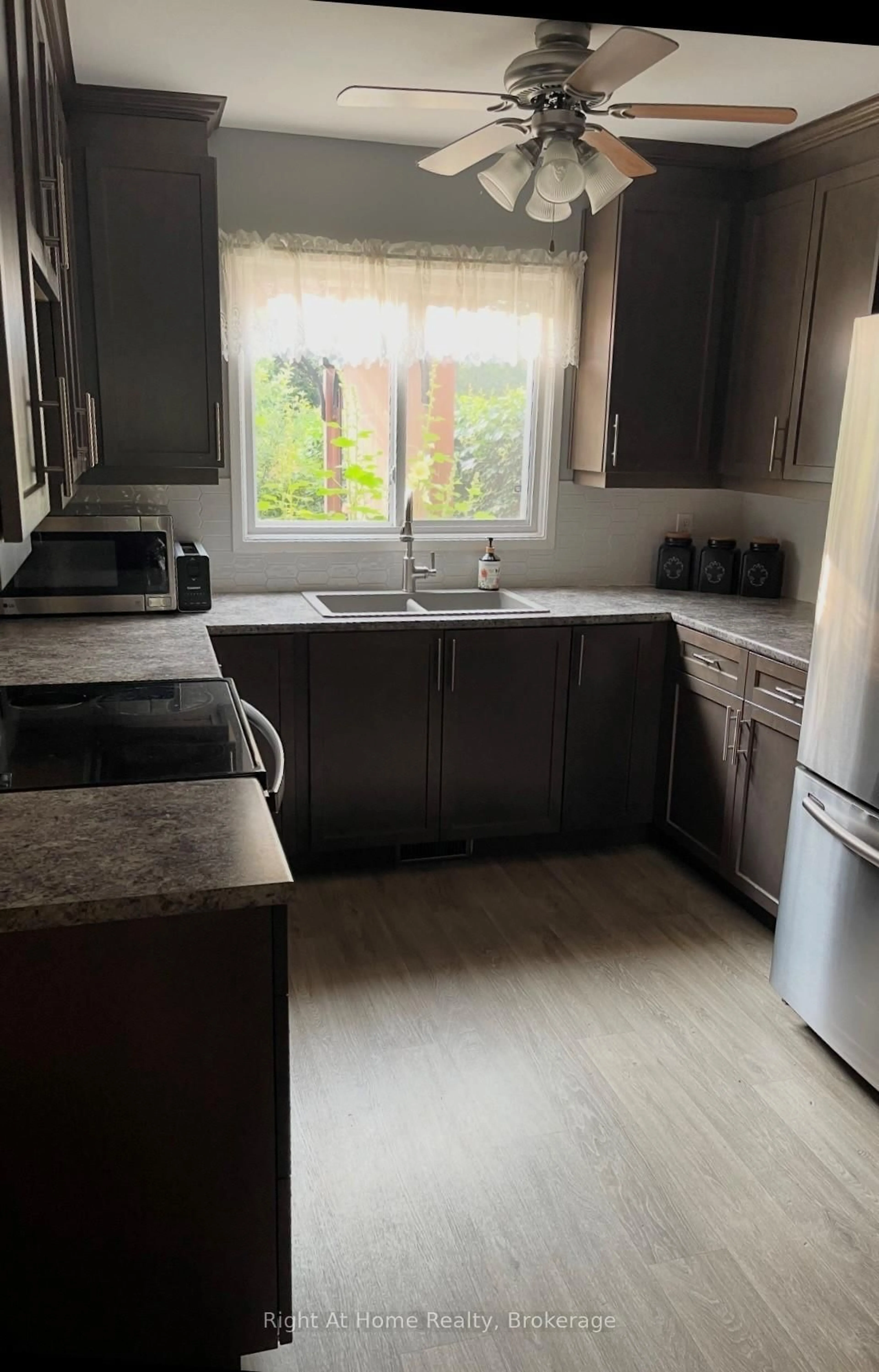 Standard kitchen, unknown for 323A WENTWORTH Cres, Thunder Bay Ontario P7A 7S7