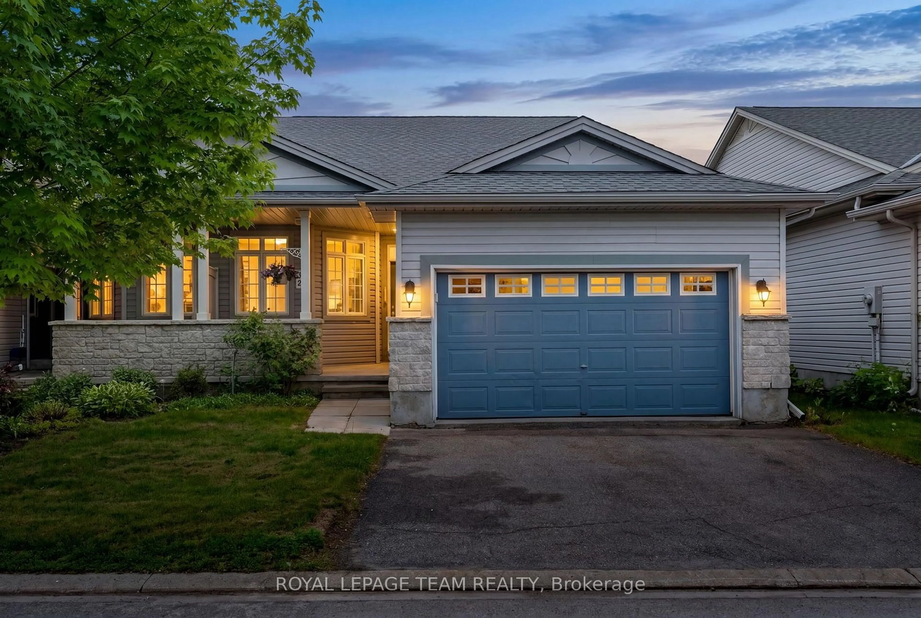 Home with vinyl exterior material, street for 52 Village Walk Private, Manotick Ontario K4M 1L1