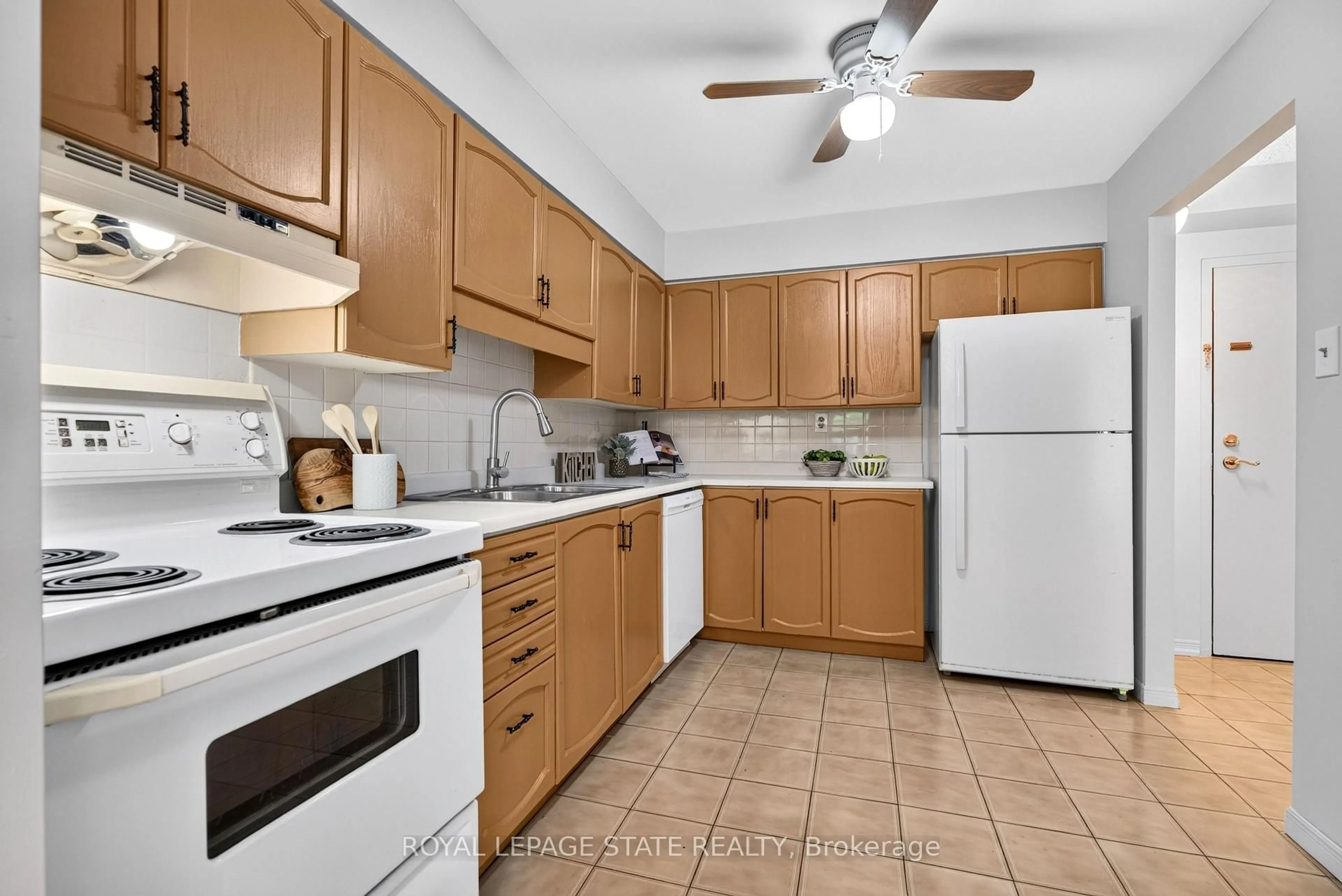Standard kitchen, unknown for 966 Queenston Rd #203, Hamilton Ontario L8G 1B7