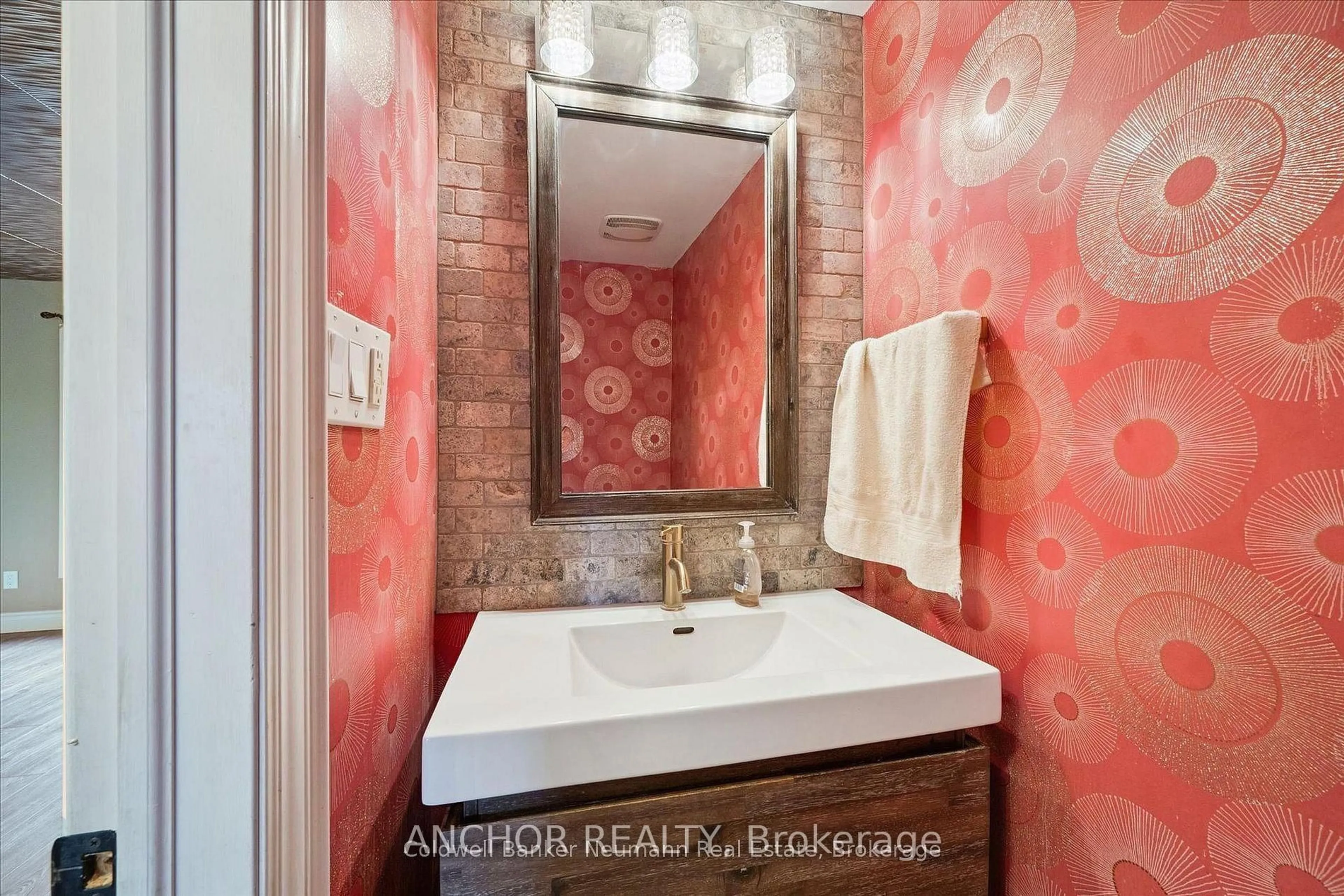 Standard bathroom, ceramic/tile floor for 51 Dovercliffe Rd #51, Guelph Ontario N1G 3A5