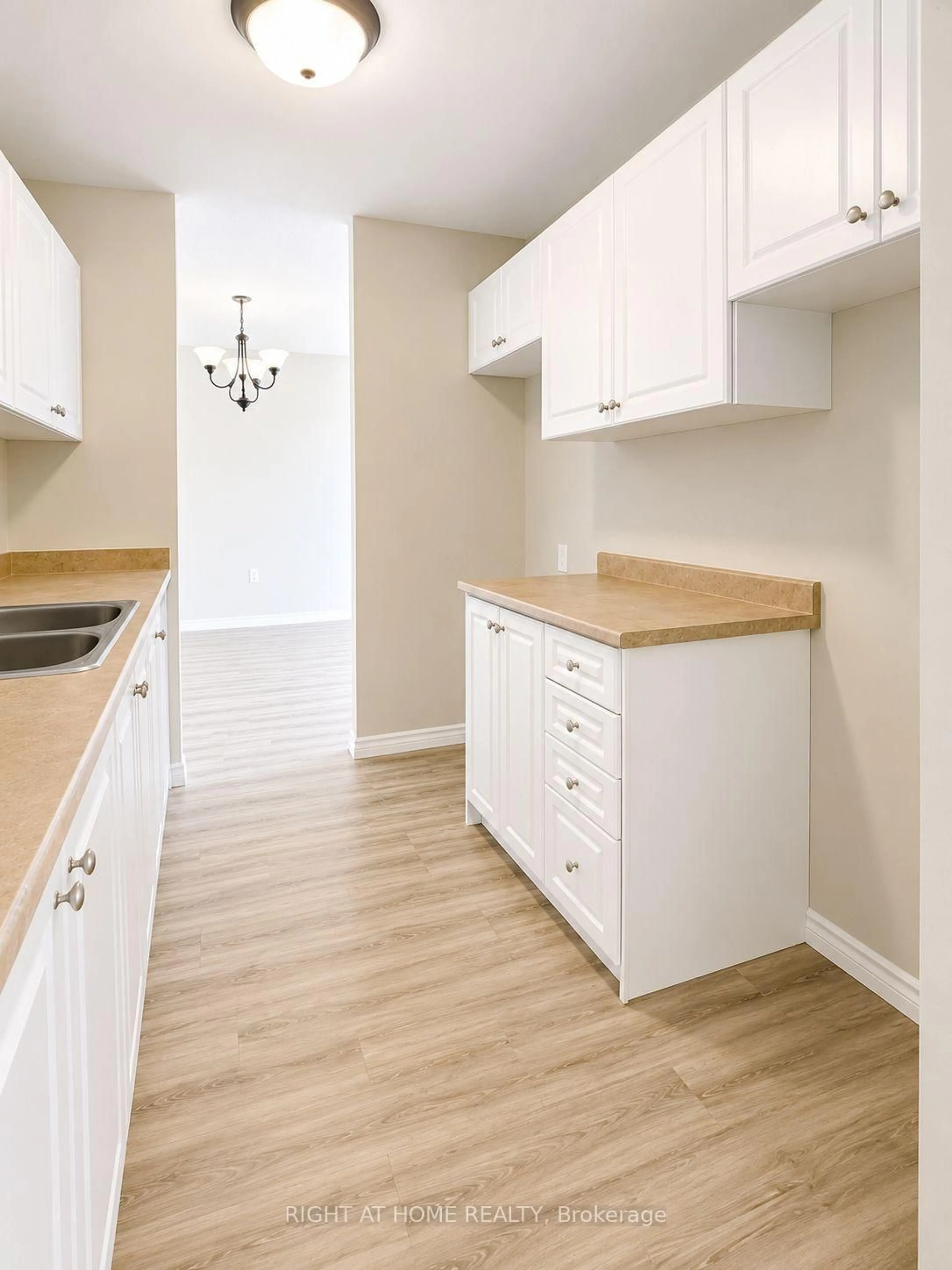 Standard kitchen, wood/laminate floor for 1584 Ernest Ave #307, London South Ontario N6E 1X9