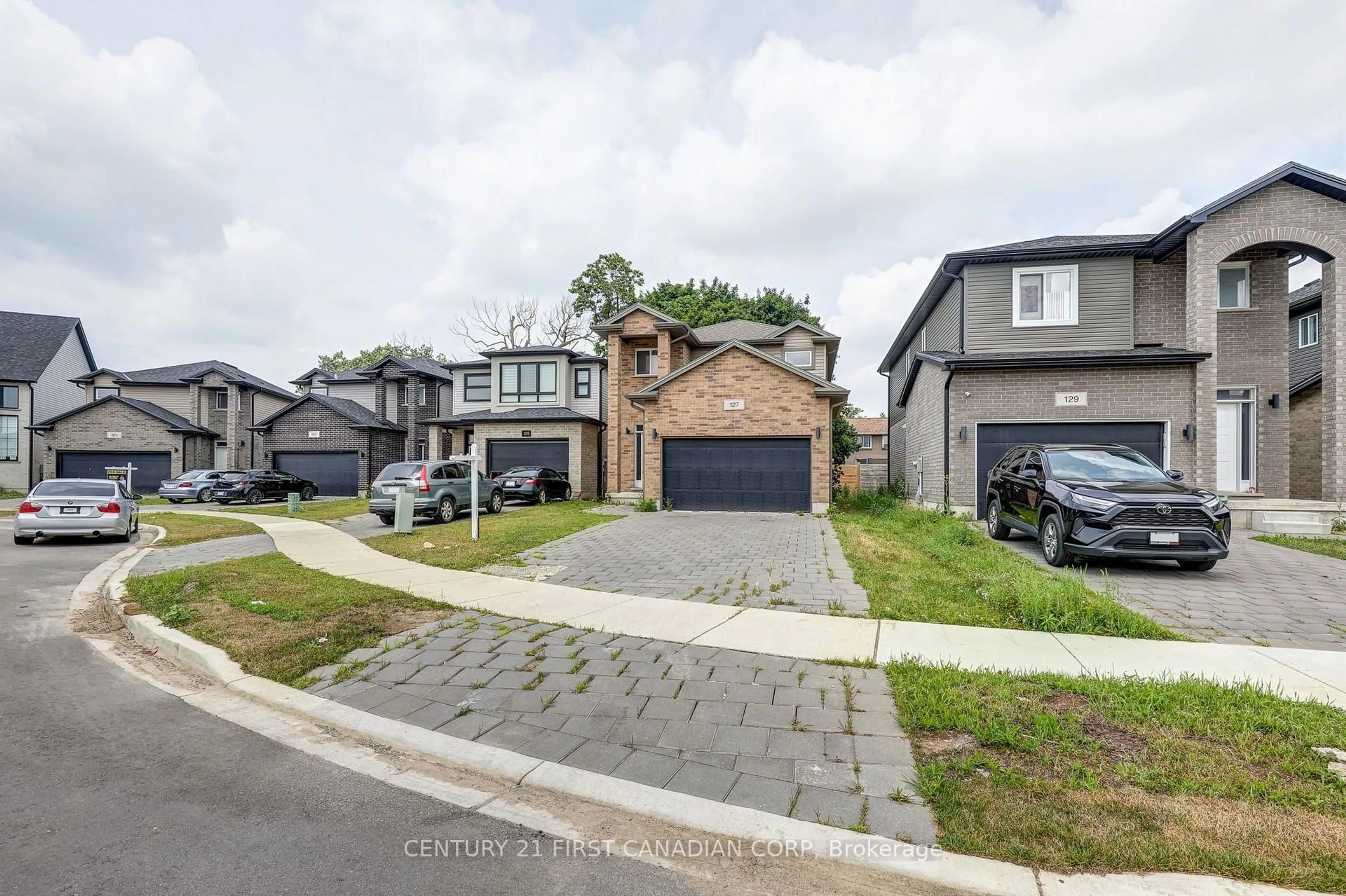 A pic from outside/outdoor area/front of a property/back of a property/a pic from drone, street for 127 Marconi Crt, London East Ontario N5V 0C9