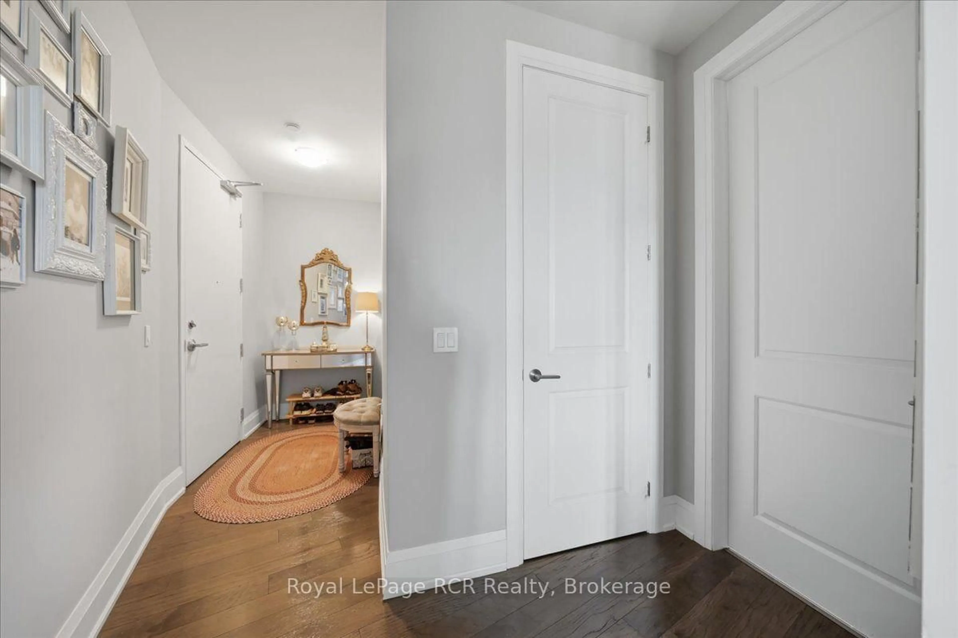Indoor entryway for 80 9th St #501, Owen Sound Ontario N4K 1N4