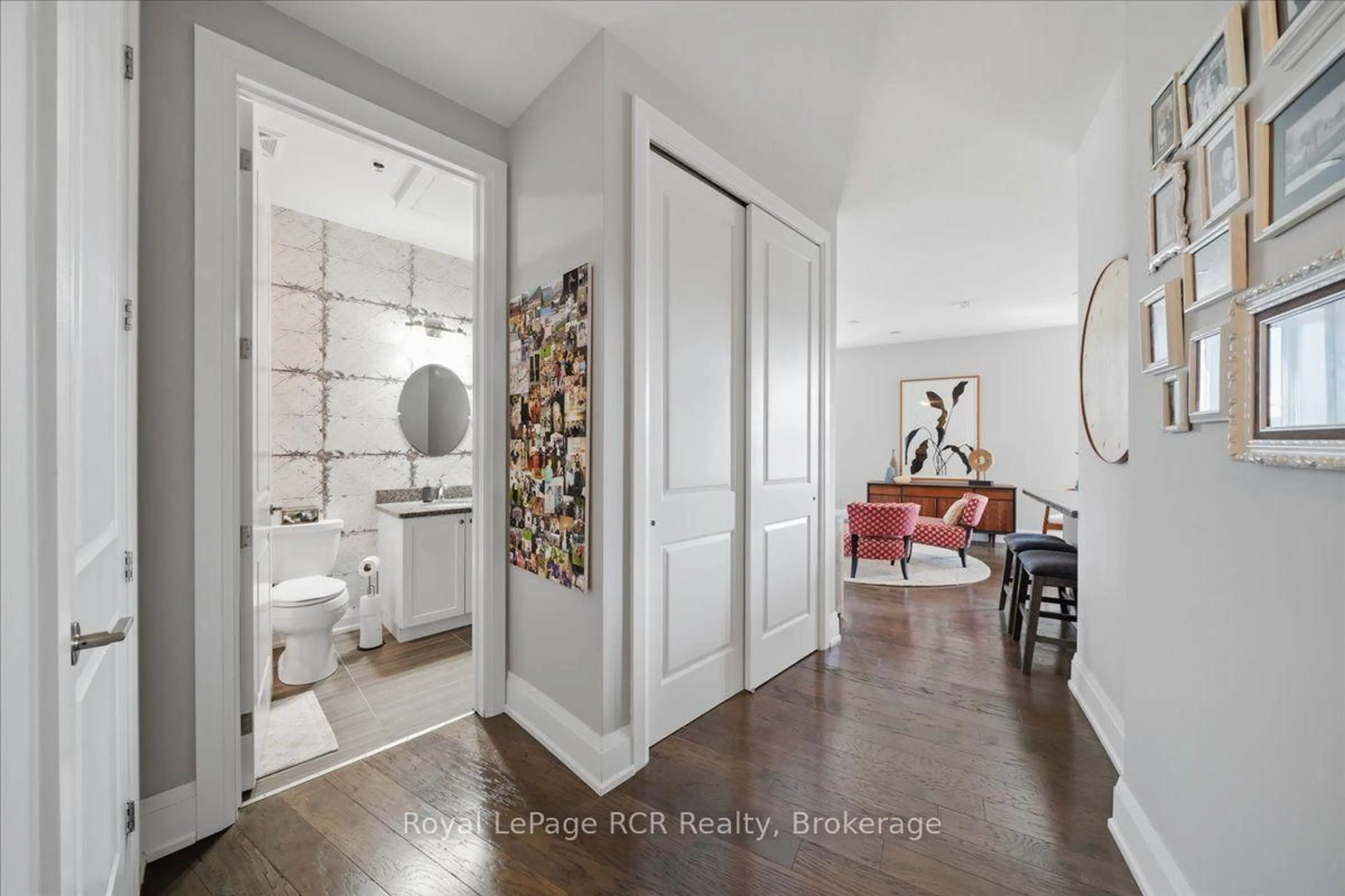 Indoor entryway for 80 9th St #501, Owen Sound Ontario N4K 1N4
