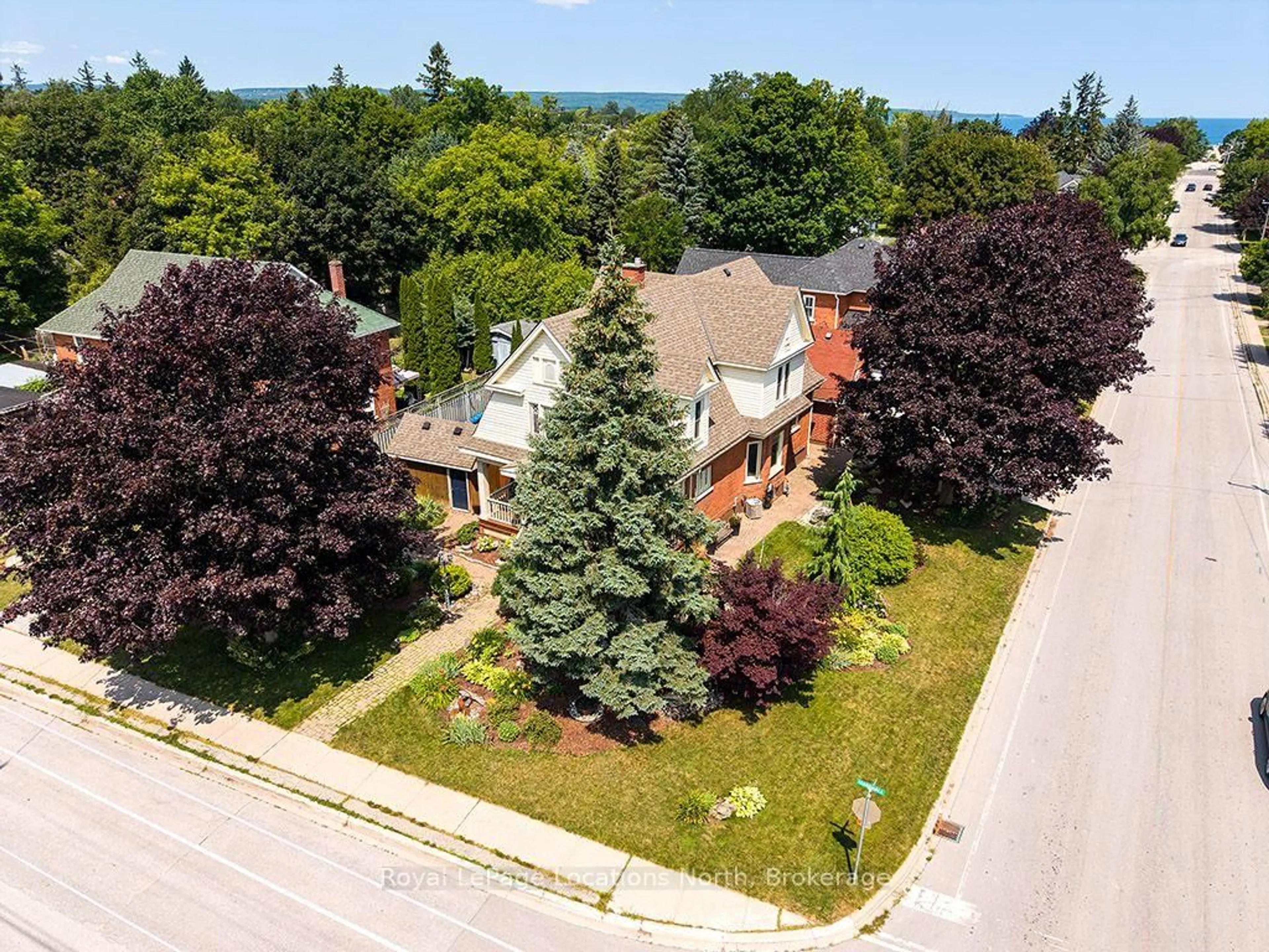 A pic from outside/outdoor area/front of a property/back of a property/a pic from drone, street for 120 Marshall St, Meaford Ontario N4L 1C3