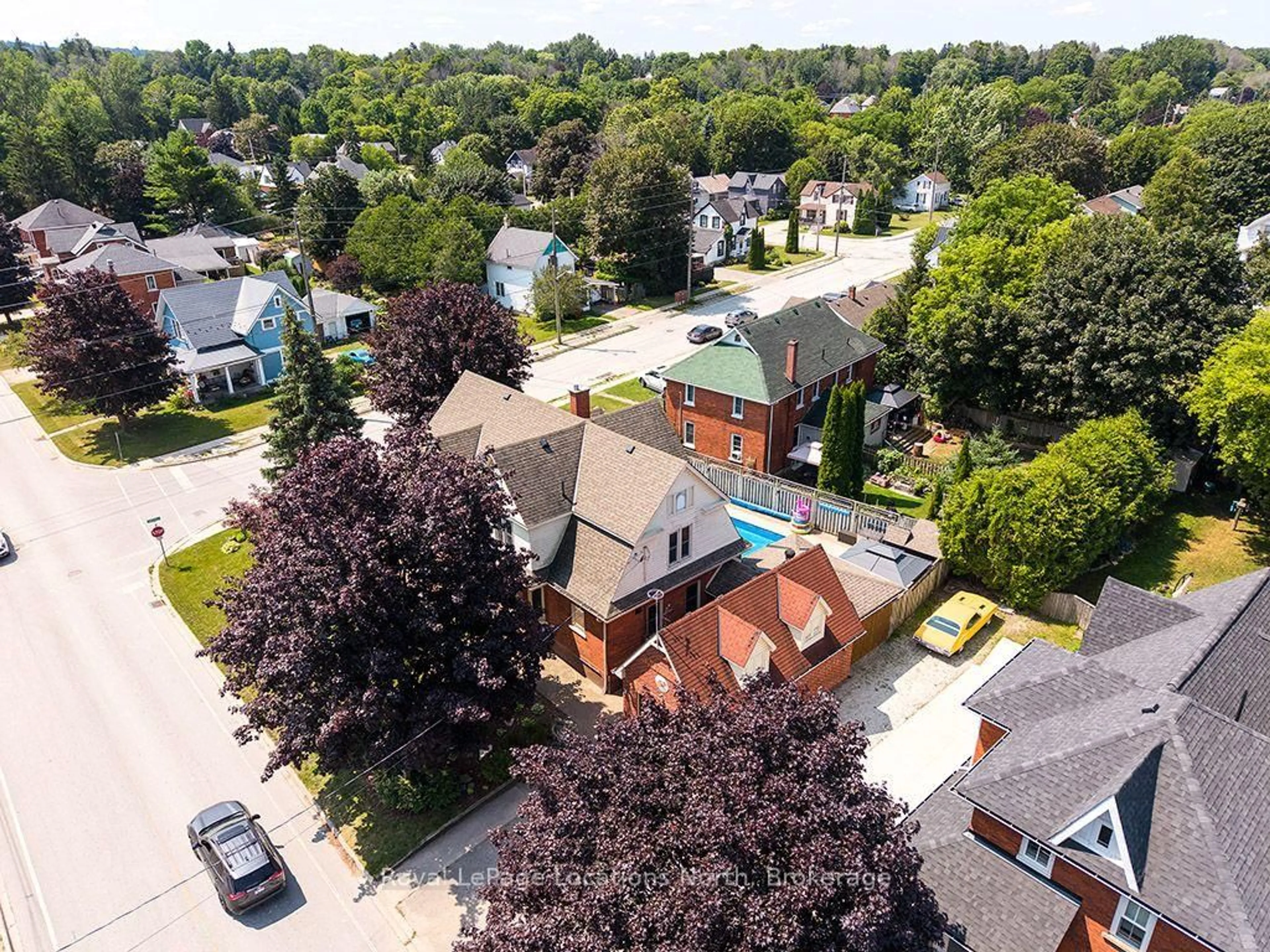 A pic from outside/outdoor area/front of a property/back of a property/a pic from drone, street for 120 Marshall St, Meaford Ontario N4L 1C3