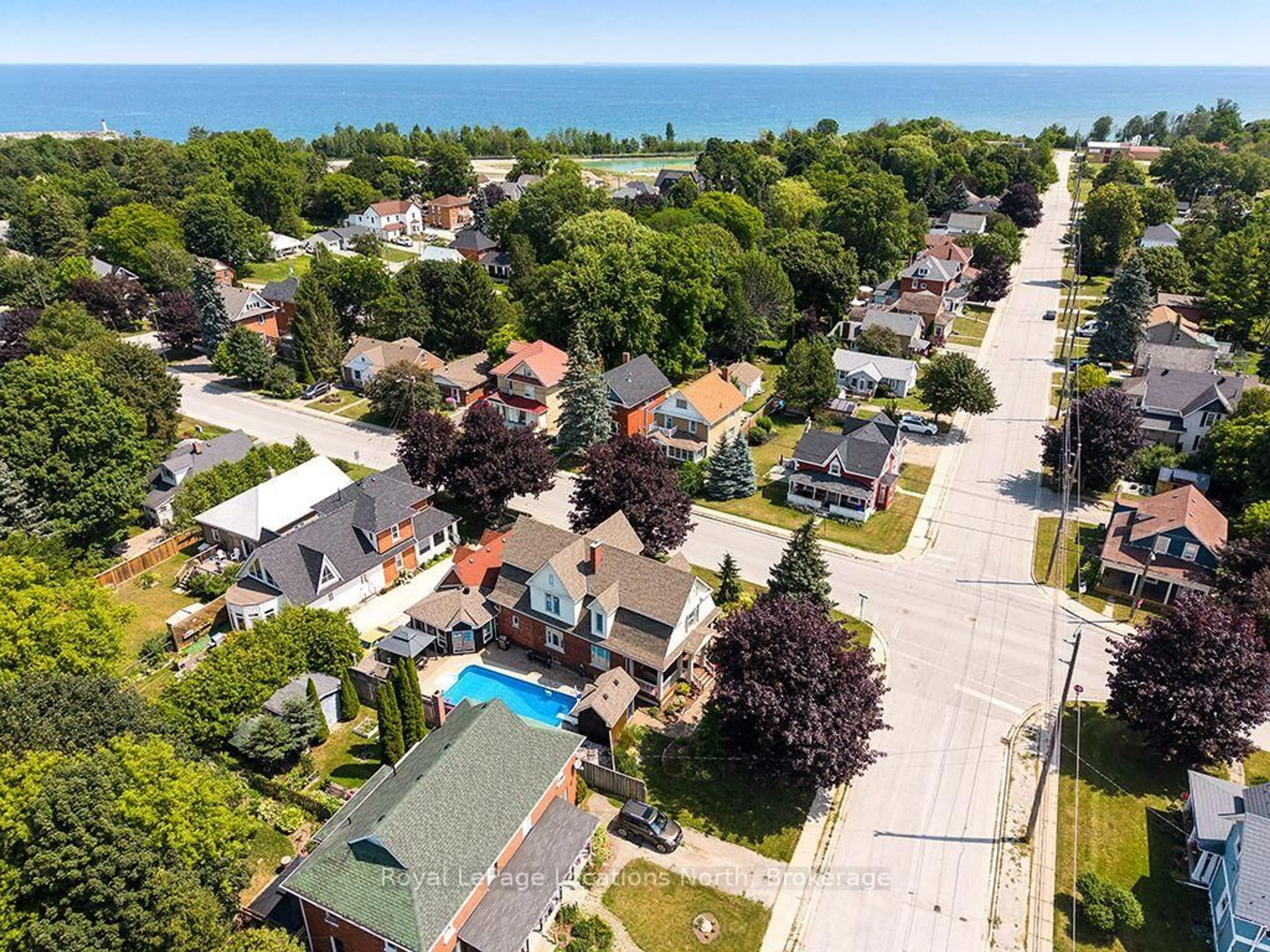 A pic from outside/outdoor area/front of a property/back of a property/a pic from drone, street for 120 Marshall St, Meaford Ontario N4L 1C3