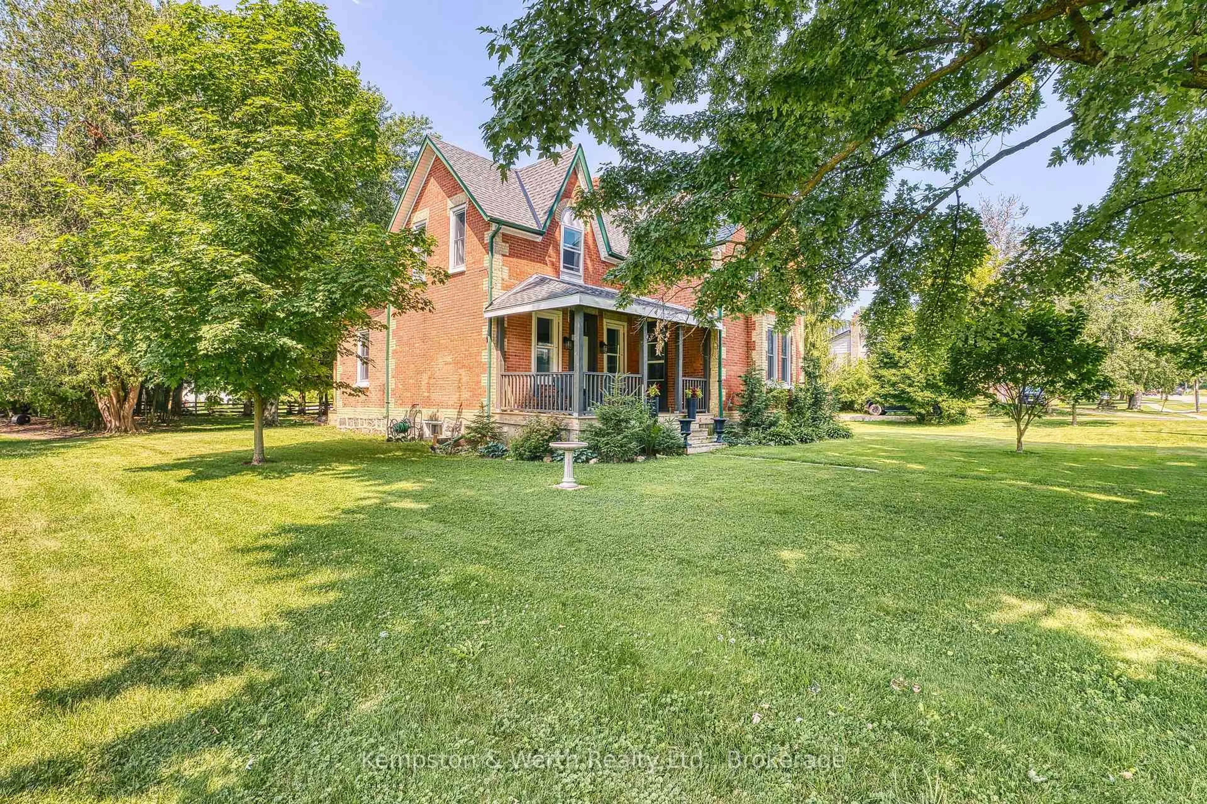 A pic from outside/outdoor area/front of a property/back of a property/a pic from drone, unknown for 3030 Patrick St, Howick Ontario N0G 1V0
