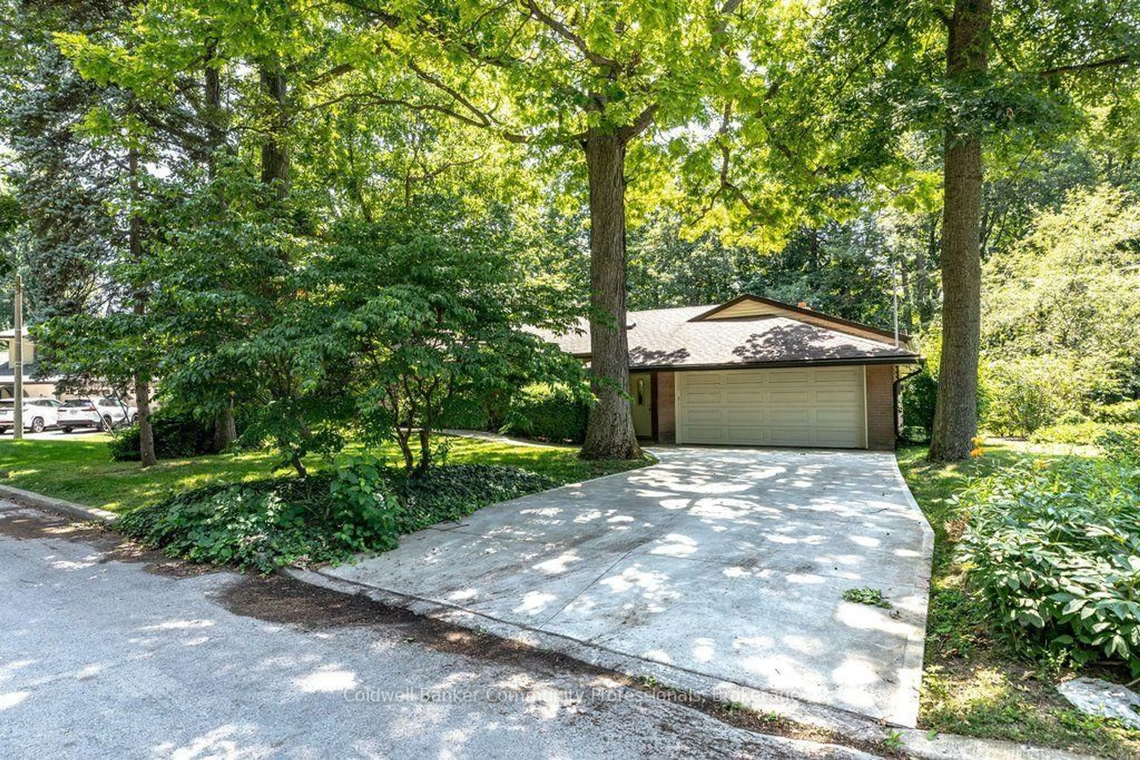 Unknown for 44 Colquhoun Cres, Hamilton Ontario L9C 4W8
