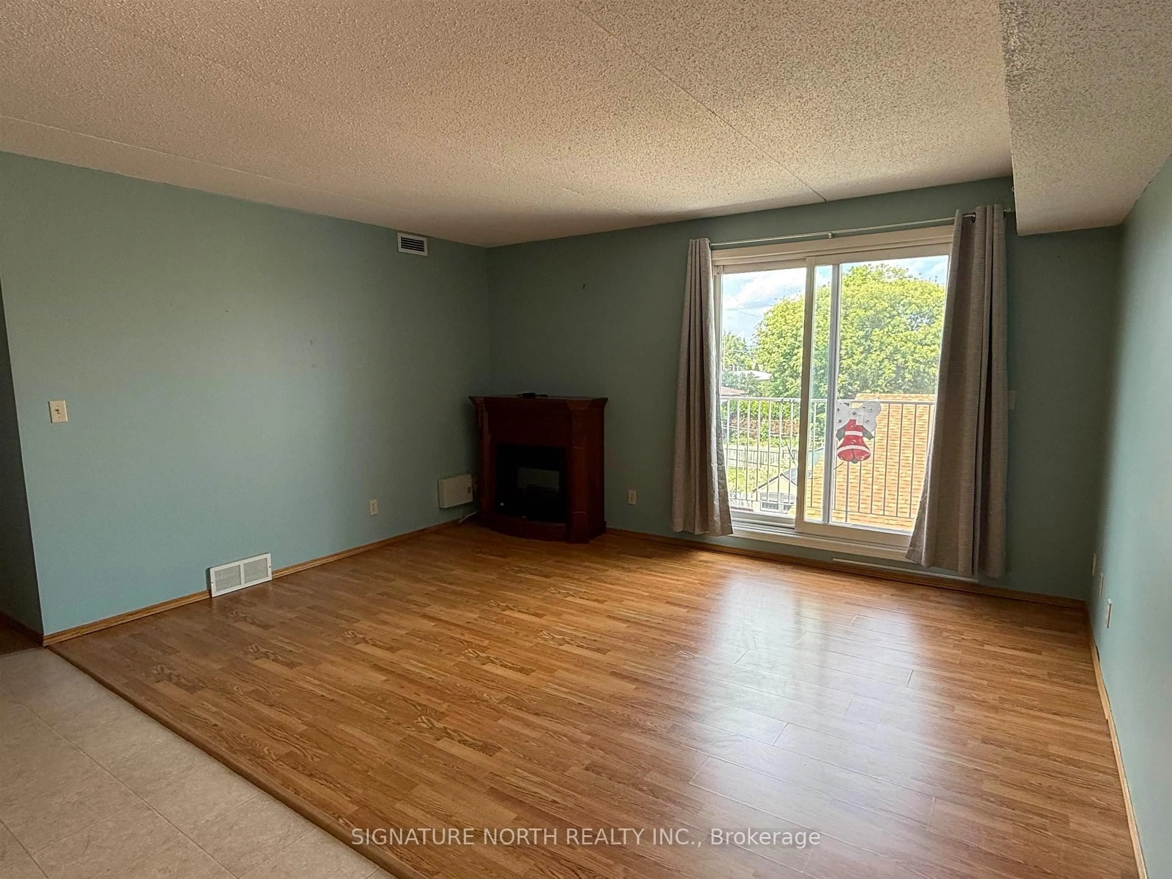 A pic of a room for 235 Leland Ave S #303, Thunder Bay Ontario P7E 2N6