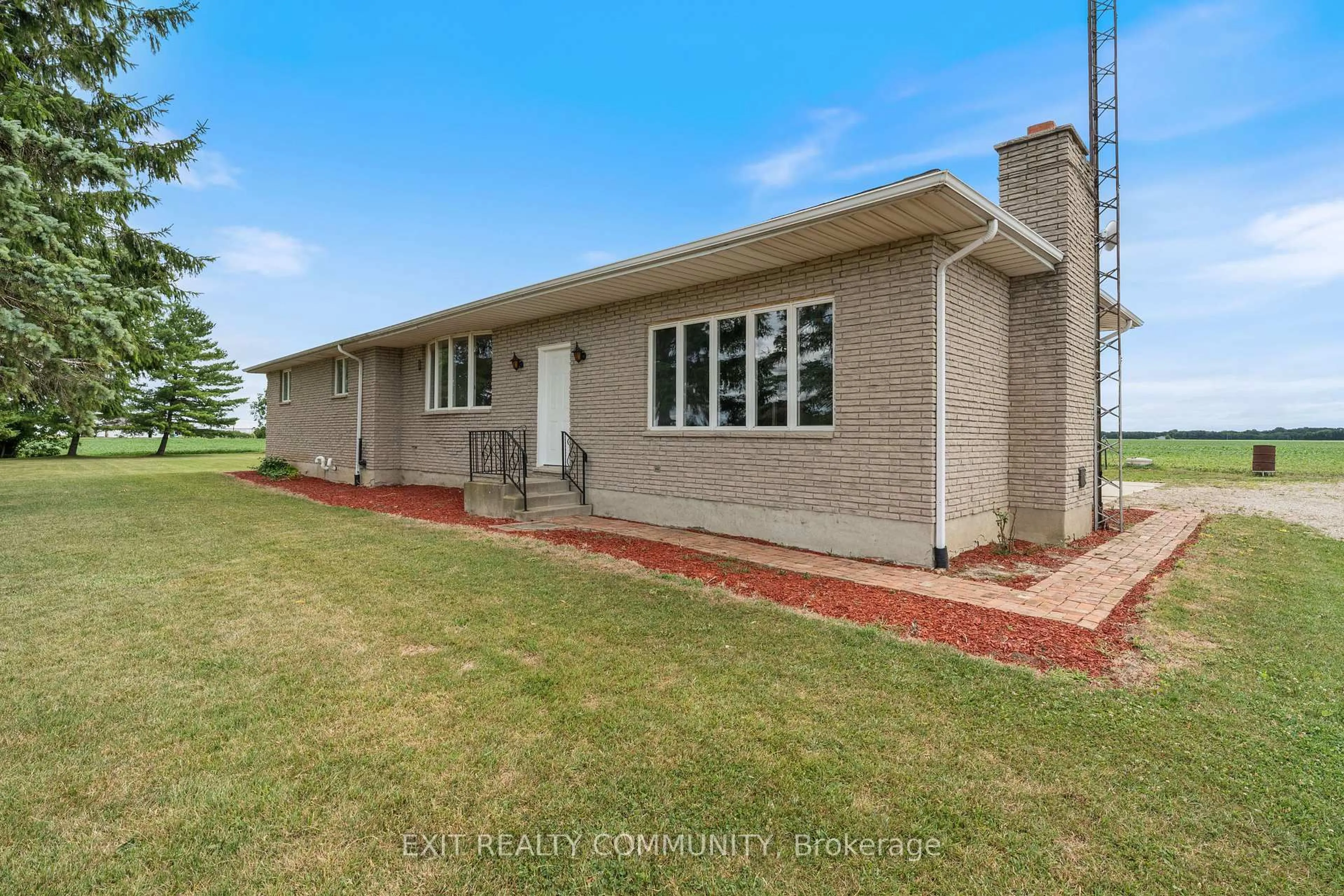 Home with brick exterior material, water/lake/river/ocean view for 30035 Hale School Rd, Chatham-Kent Ontario N0P 1K0