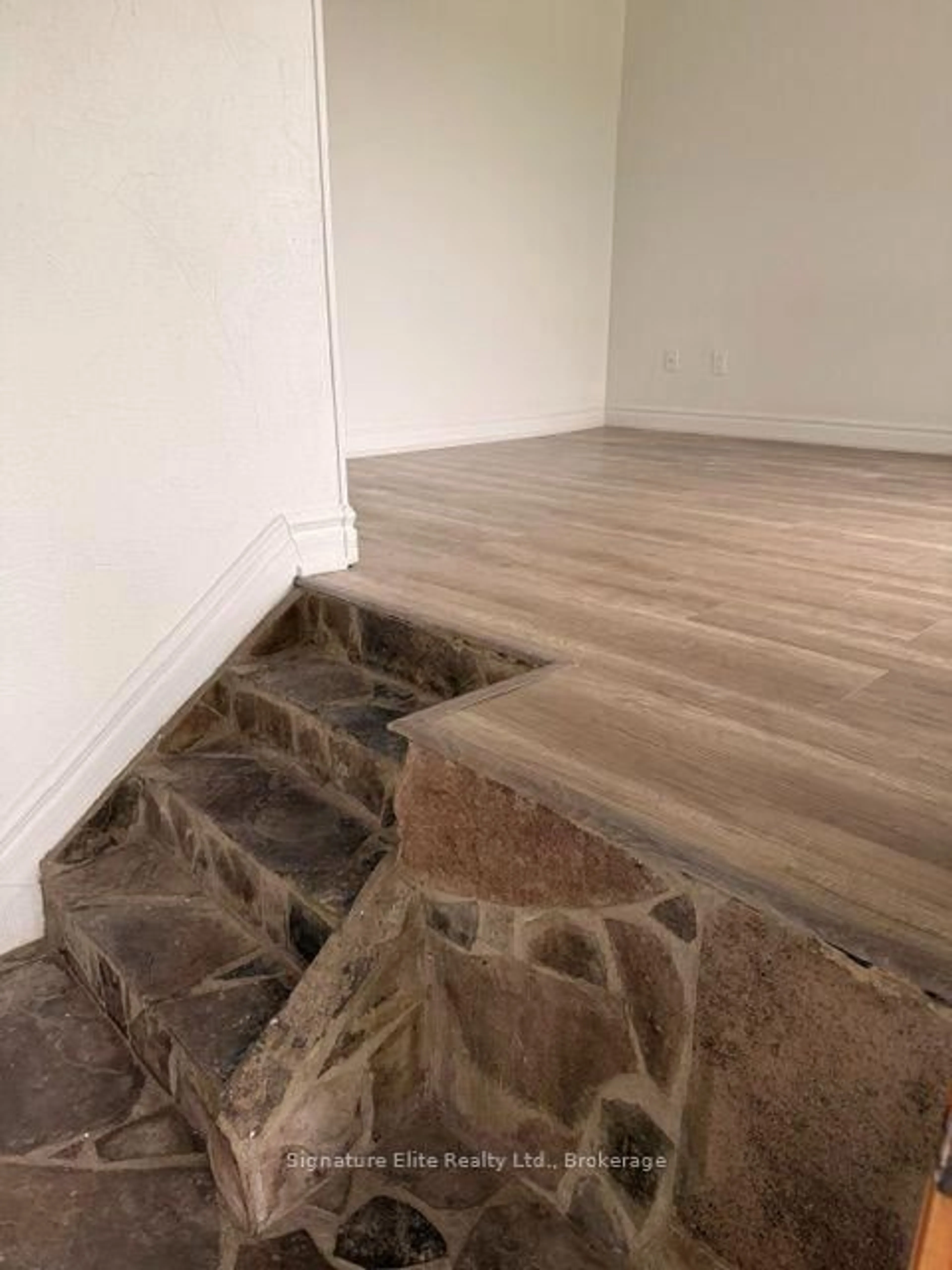 Stairs for 1088 8TH St, Owen Sound Ontario N4K 1M6