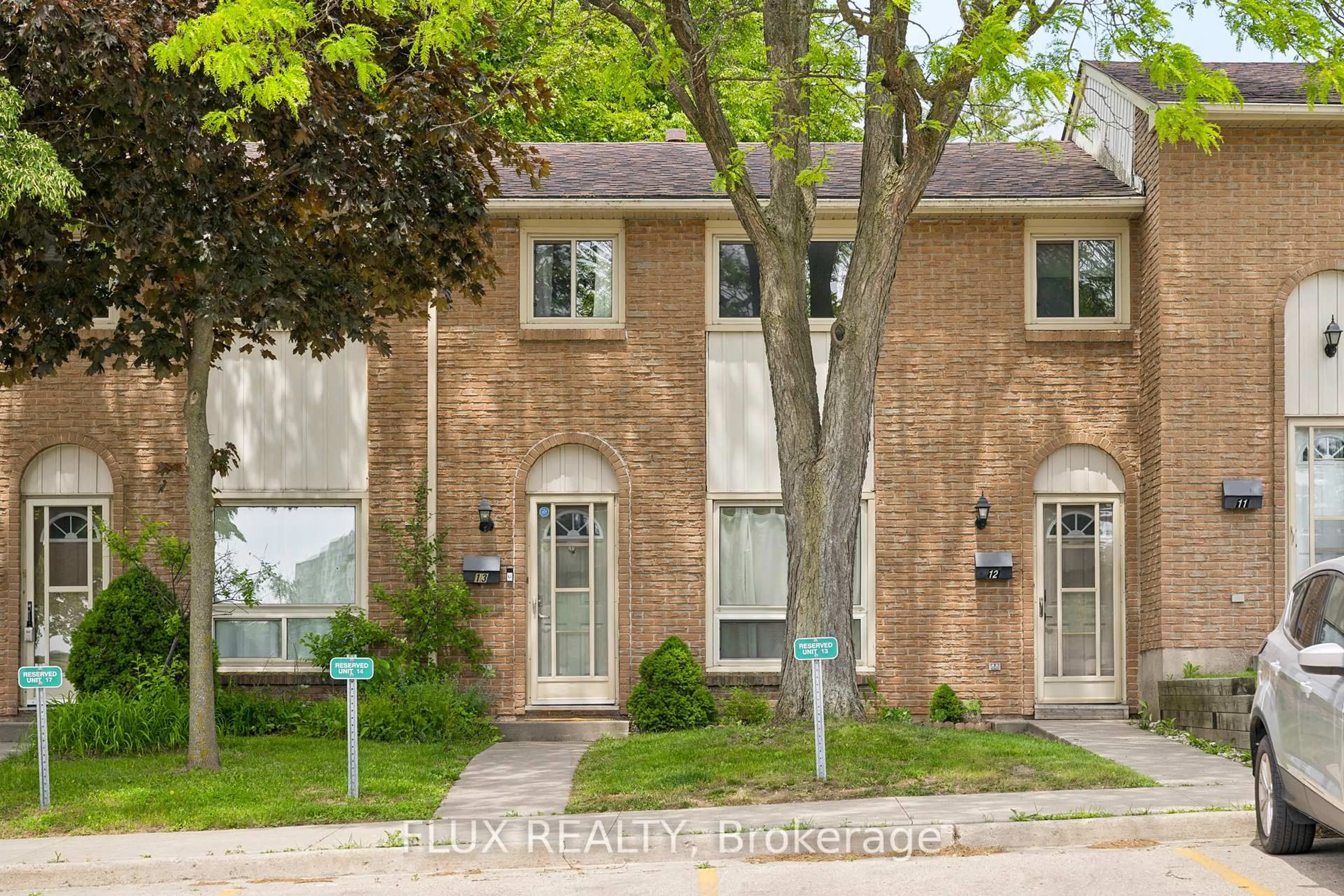 Home with brick exterior material, street for 165 Green Valley Dr #13, Kitchener Ontario N2P 1K3