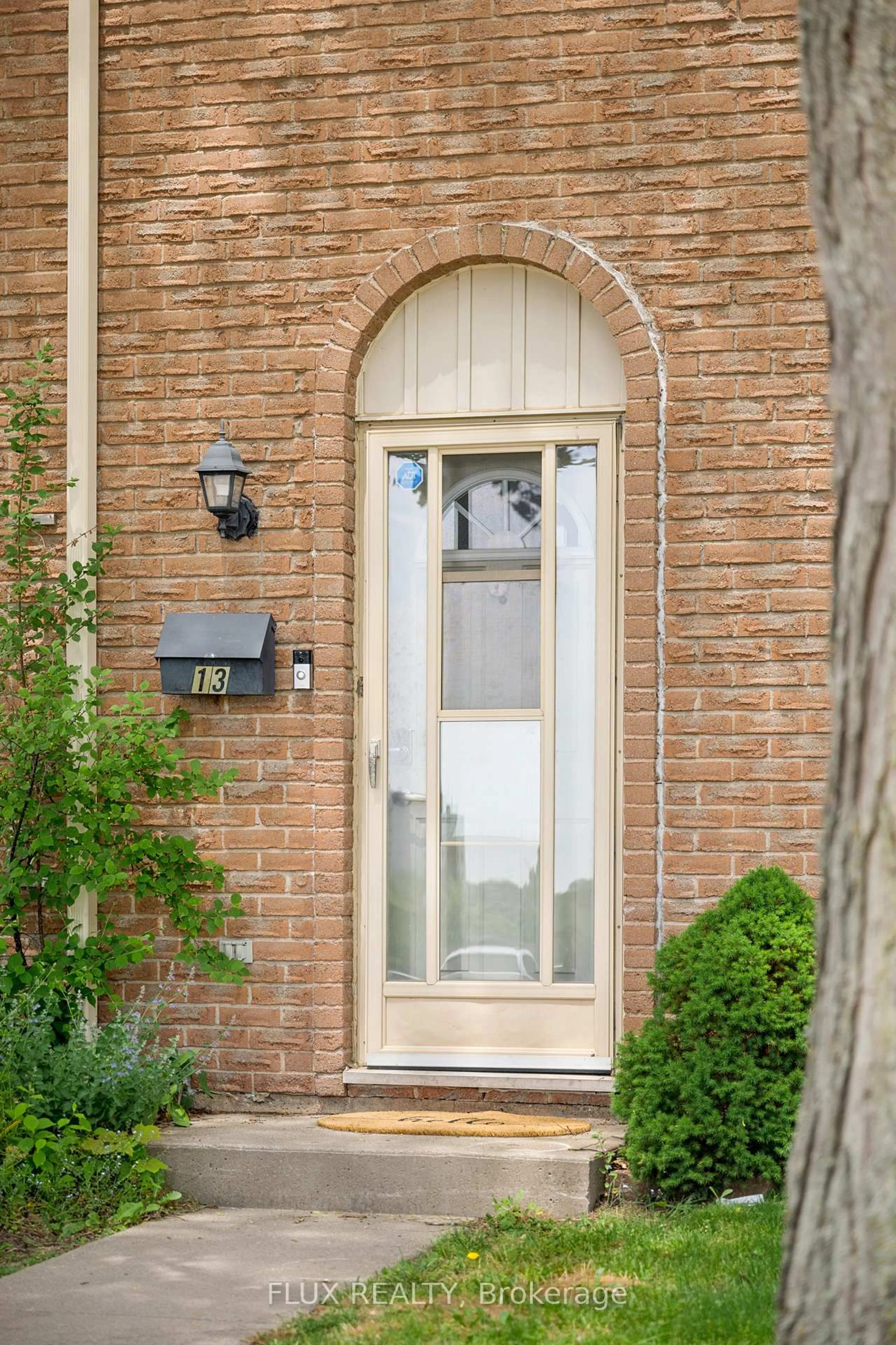 Home with brick exterior material, street for 165 Green Valley Dr #13, Kitchener Ontario N2P 1K3