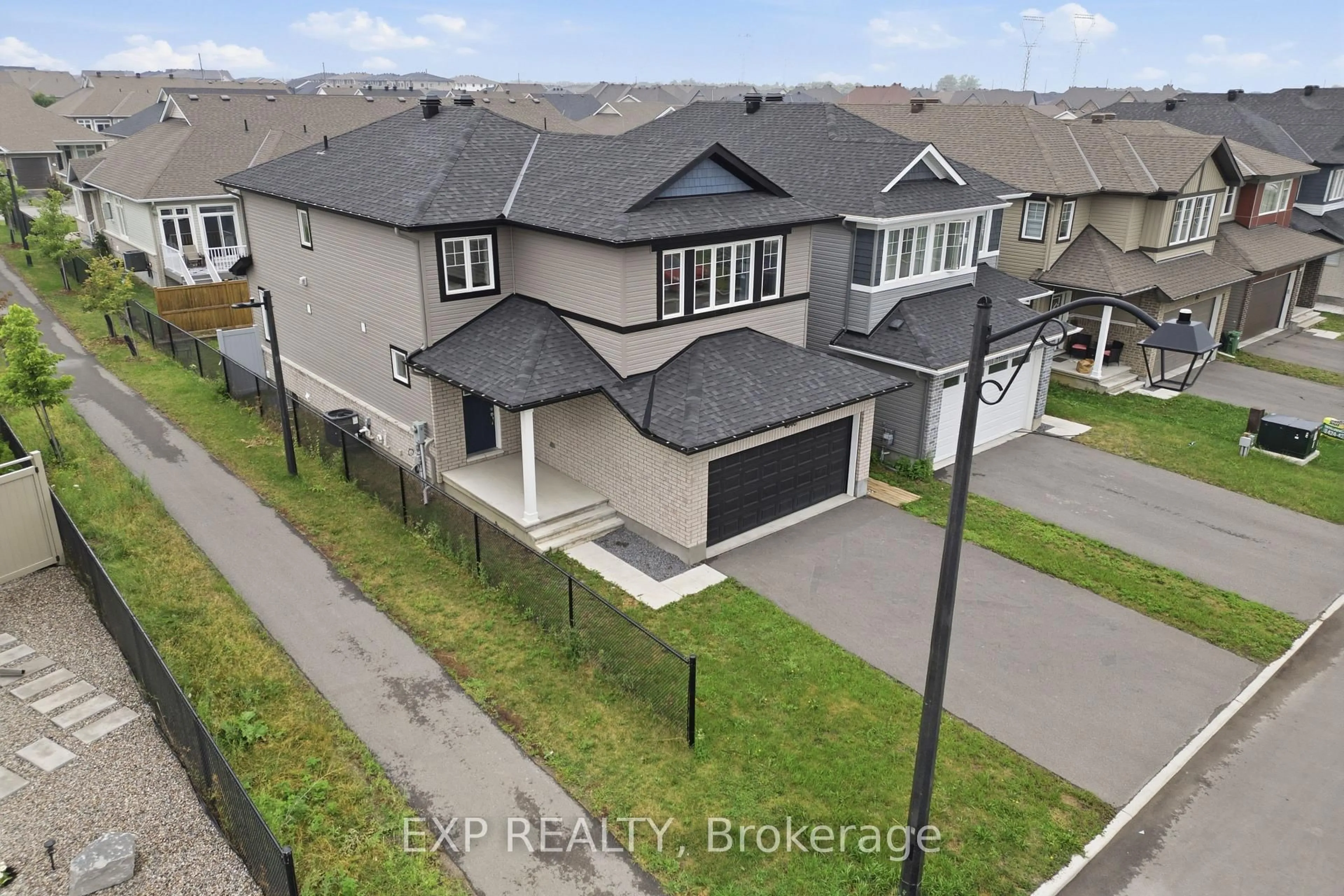 A pic from outside/outdoor area/front of a property/back of a property/a pic from drone, street for 846 Sendero Way, Ottawa Ontario K2S 2W9