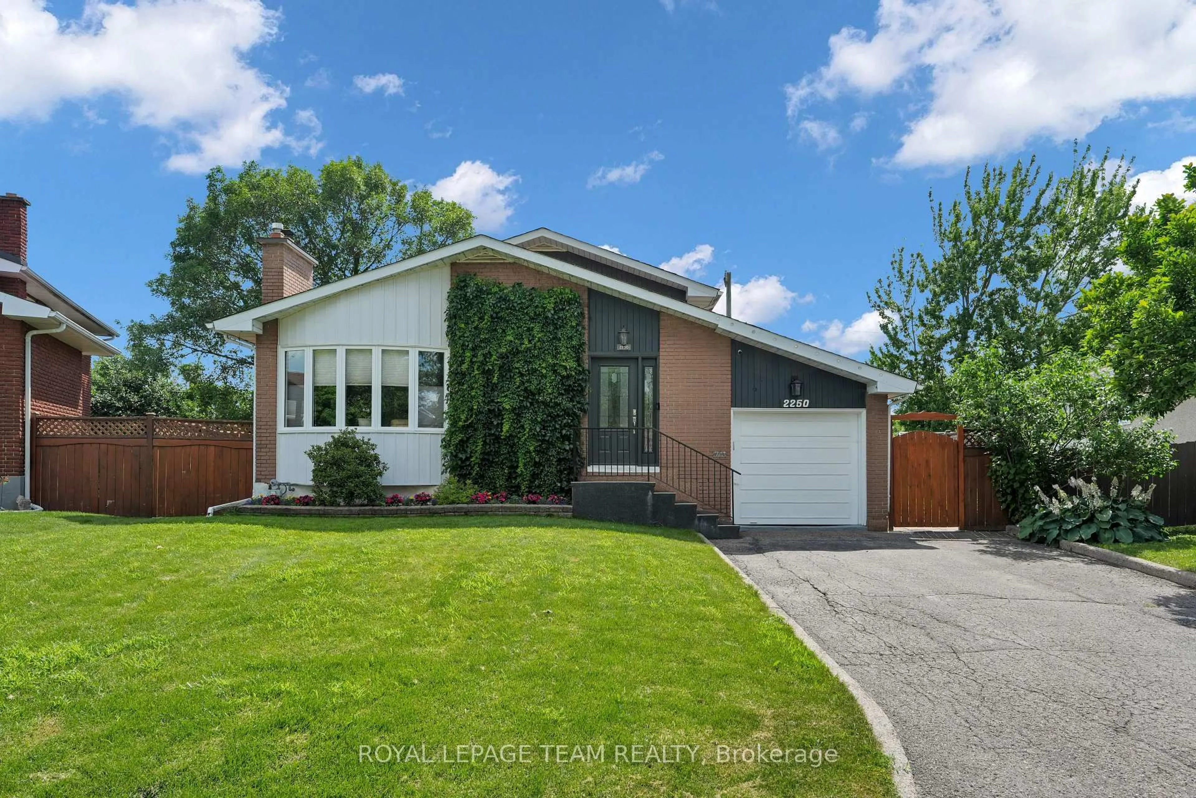Home with vinyl exterior material, street for 2250 Urbandale Dr, Ottawa Ontario K1G 3G6