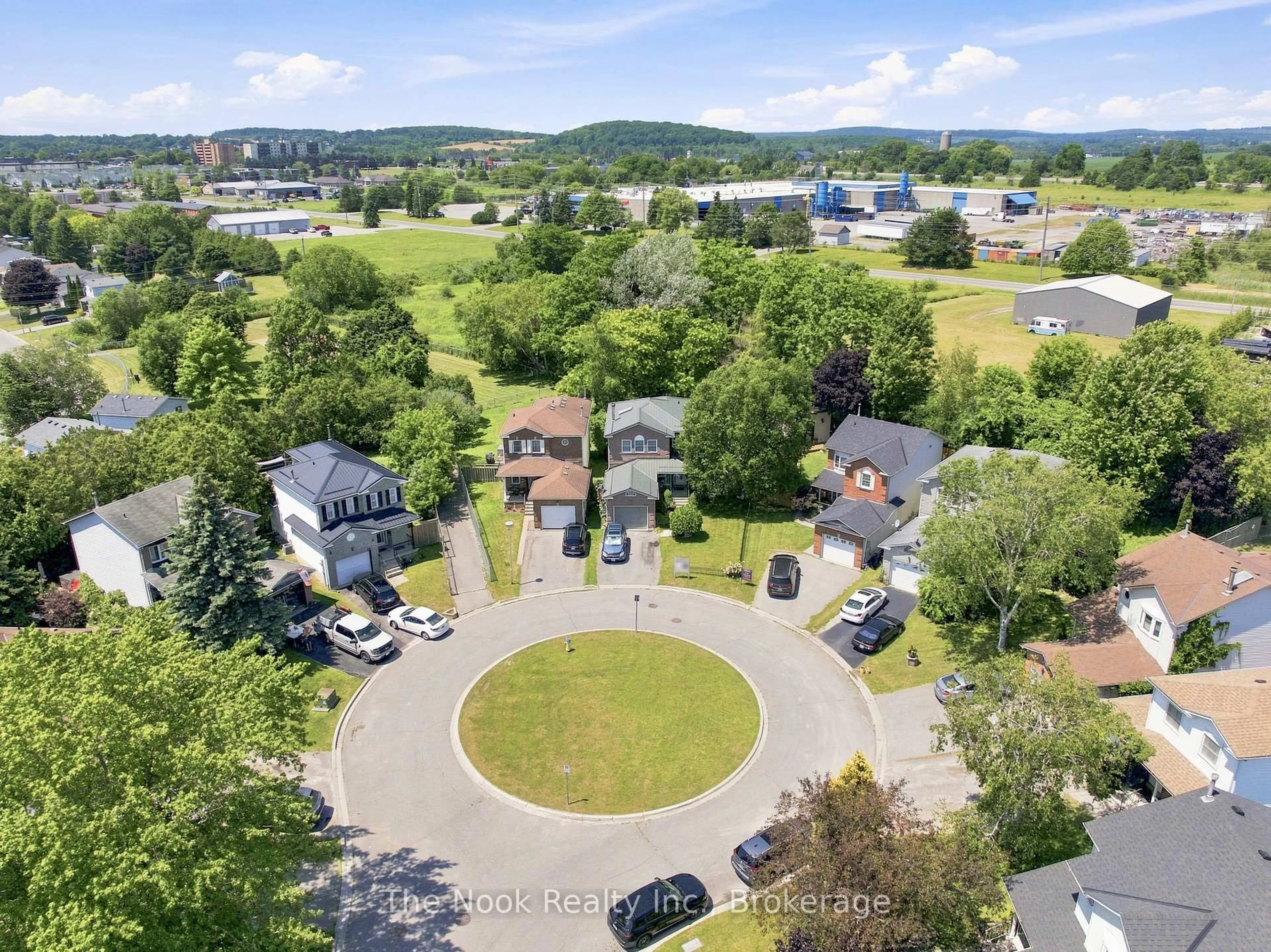 A pic from outside/outdoor area/front of a property/back of a property/a pic from drone, mountain view for 14 Curtis Crt, Port Hope Ontario L1A 4H5