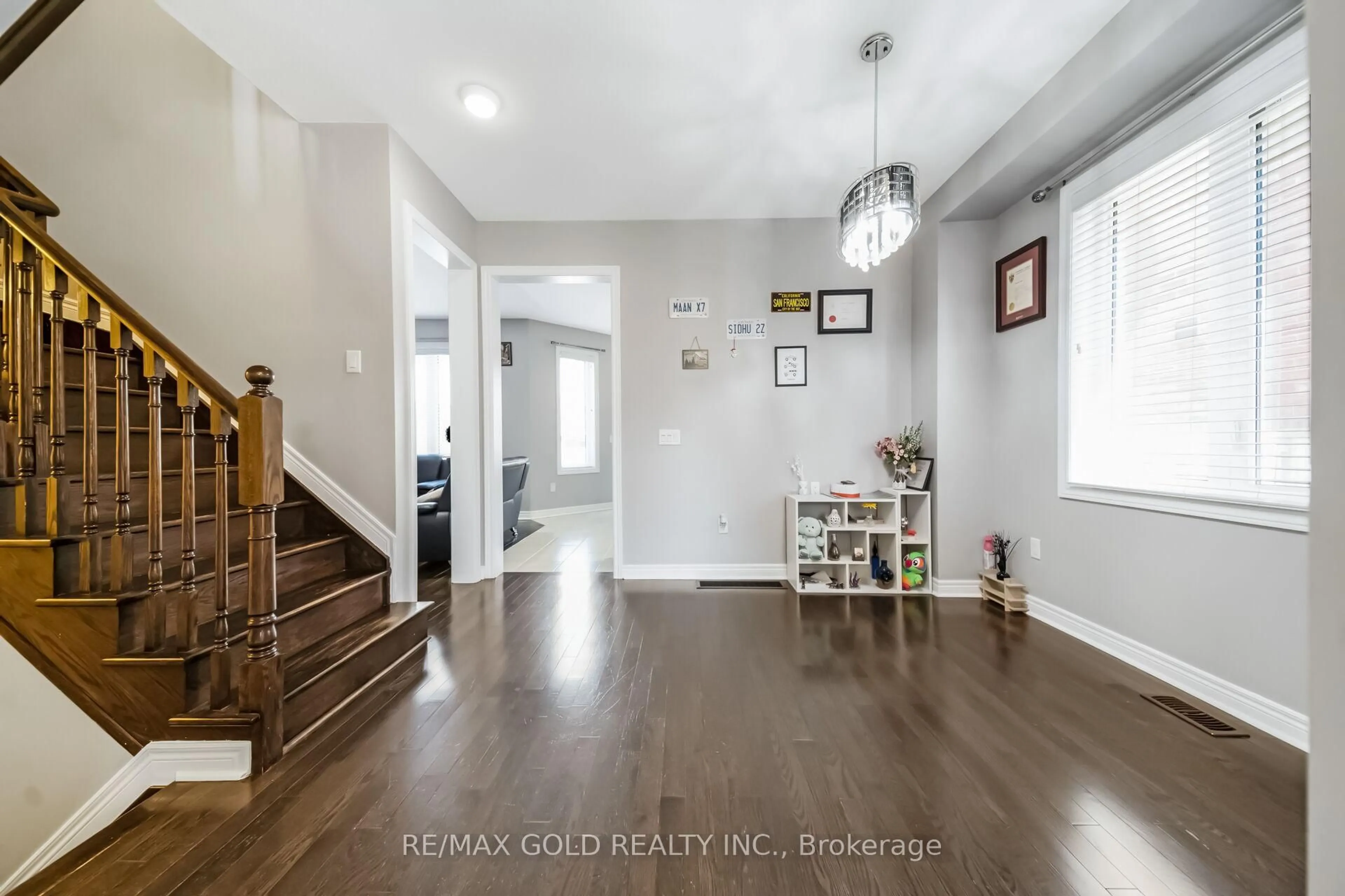 Indoor entryway for 792 Arthur Parker Ave, Woodstock Ontario N4T 0G7