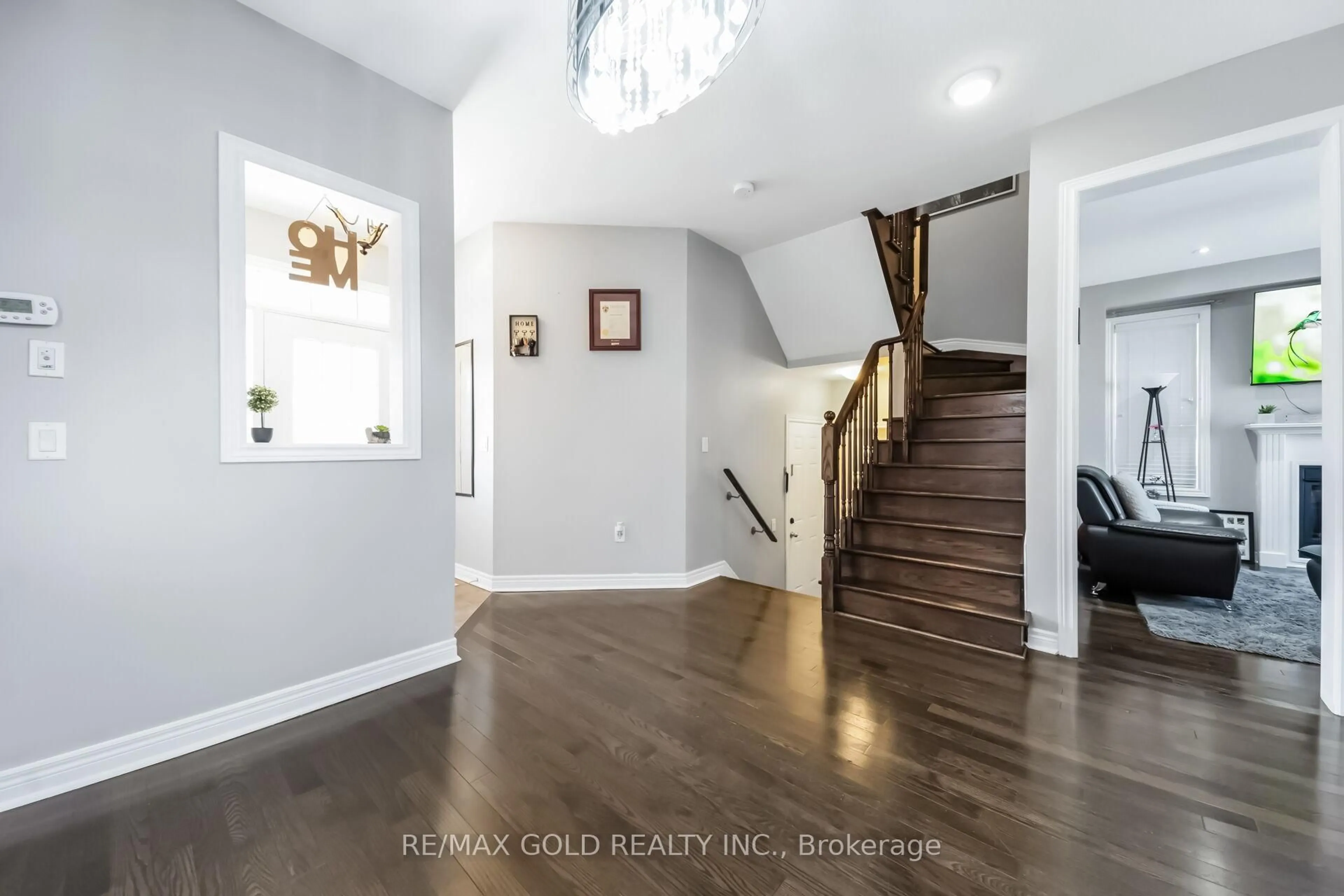 Indoor entryway for 792 Arthur Parker Ave, Woodstock Ontario N4T 0G7