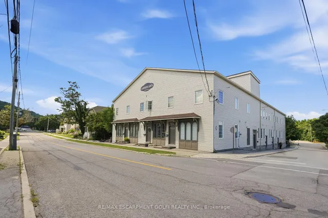 49 Ontario St #7, Grimsby 3
