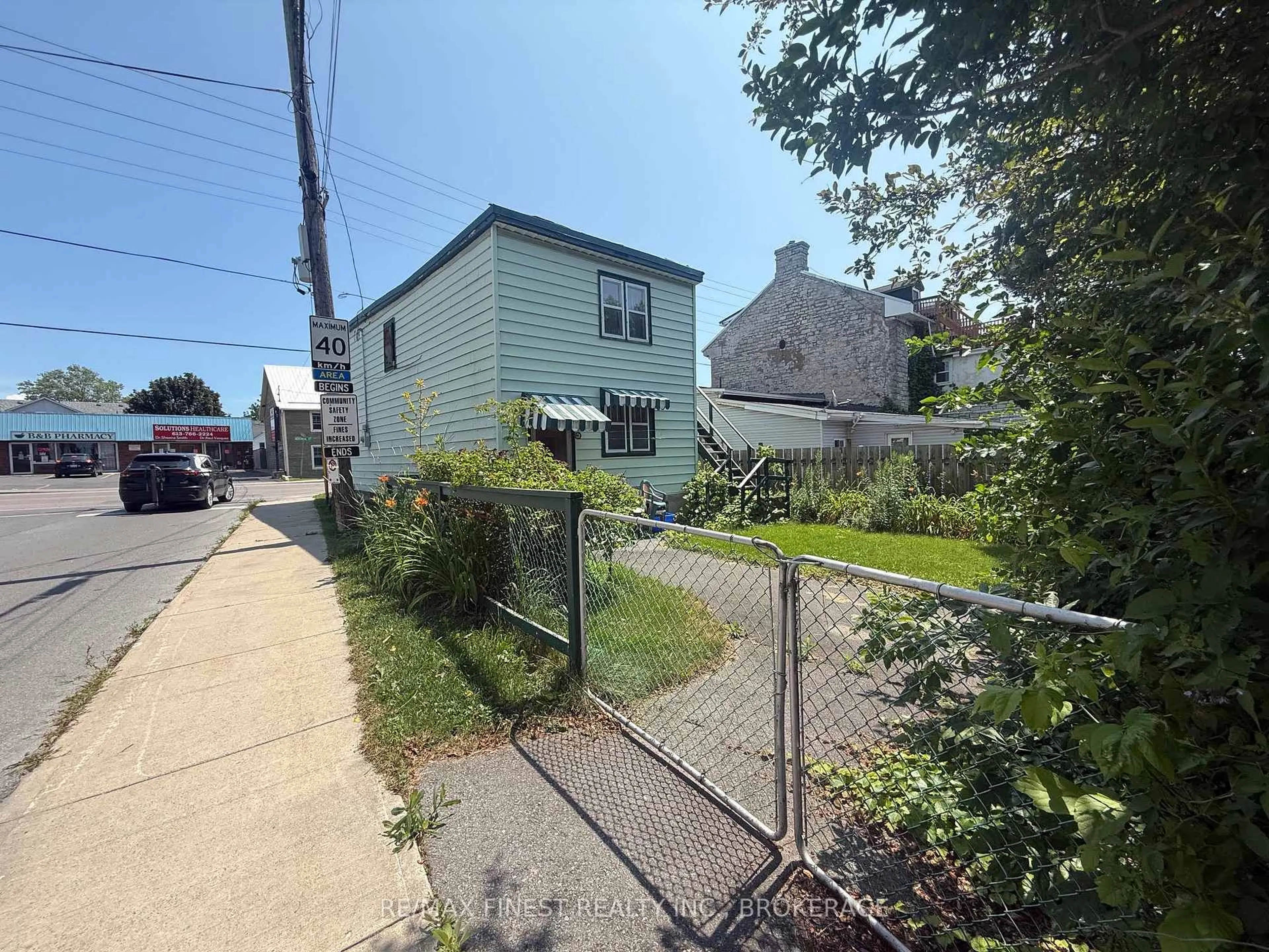 A pic from outside/outdoor area/front of a property/back of a property/a pic from drone, street for 224 Montreal St, Kingston Ontario K7K 3G7