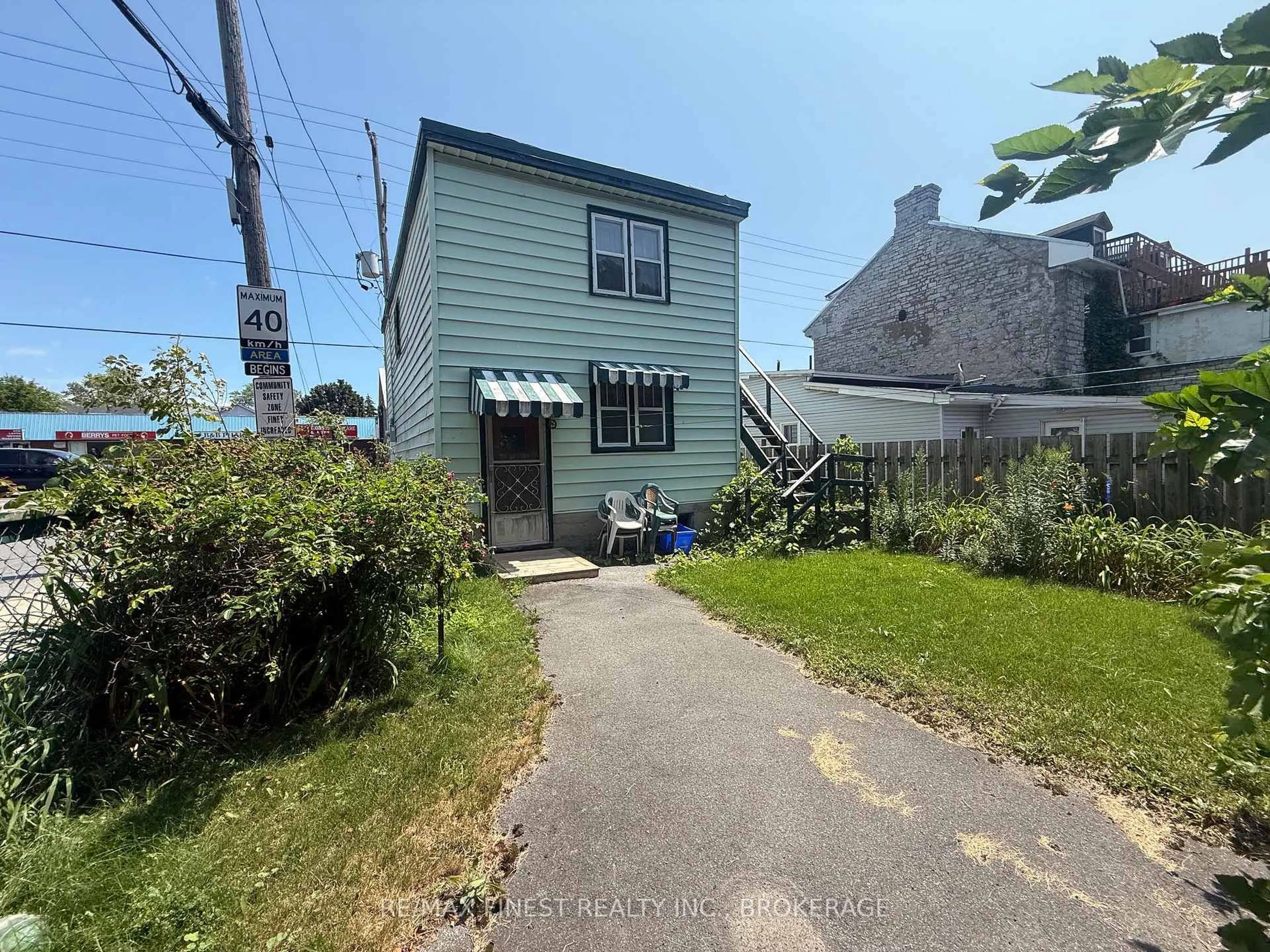 A pic from outside/outdoor area/front of a property/back of a property/a pic from drone, street for 224 Montreal St, Kingston Ontario K7K 3G7