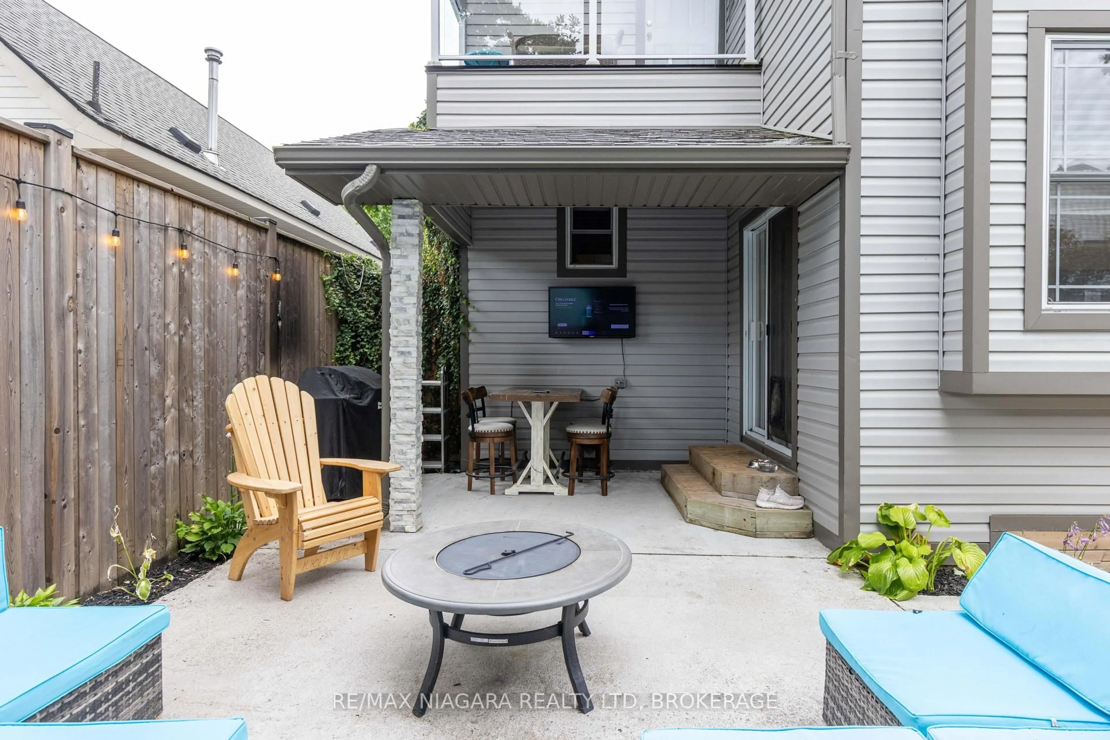 Patio, street for 149 Cambridge Rd, Fort Erie Ontario L0S 1B0