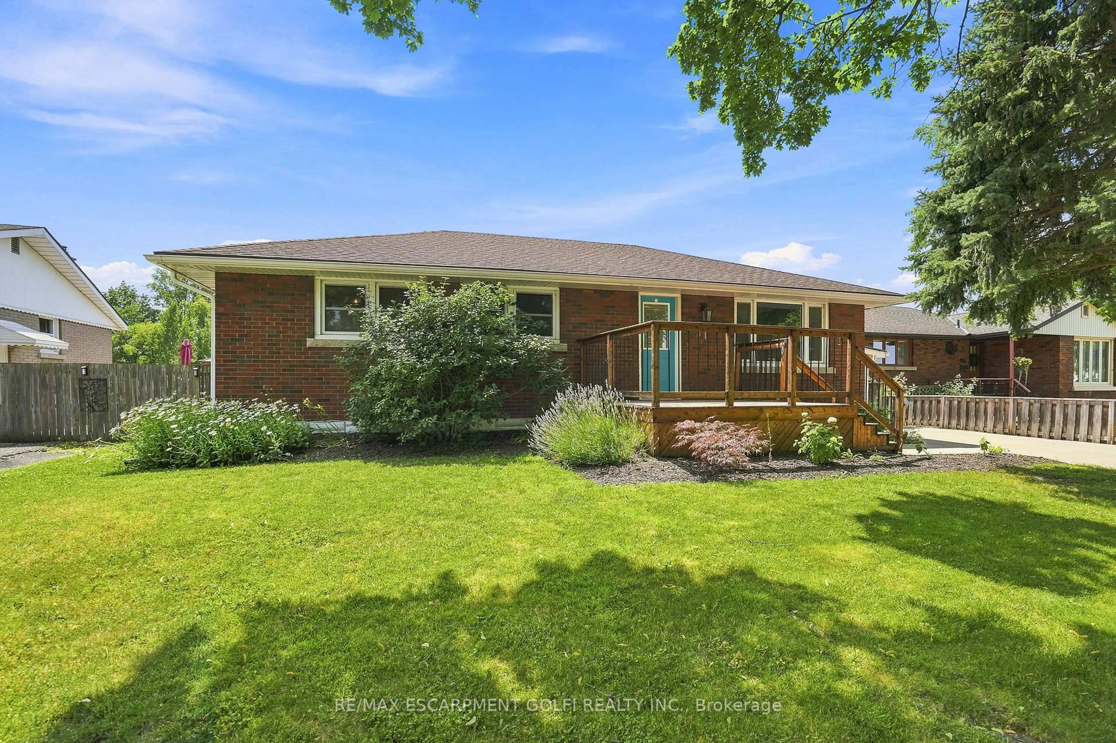 Home with brick exterior material, unknown for 31 Franklin Blvd, St. Catharines Ontario L2P 3E5