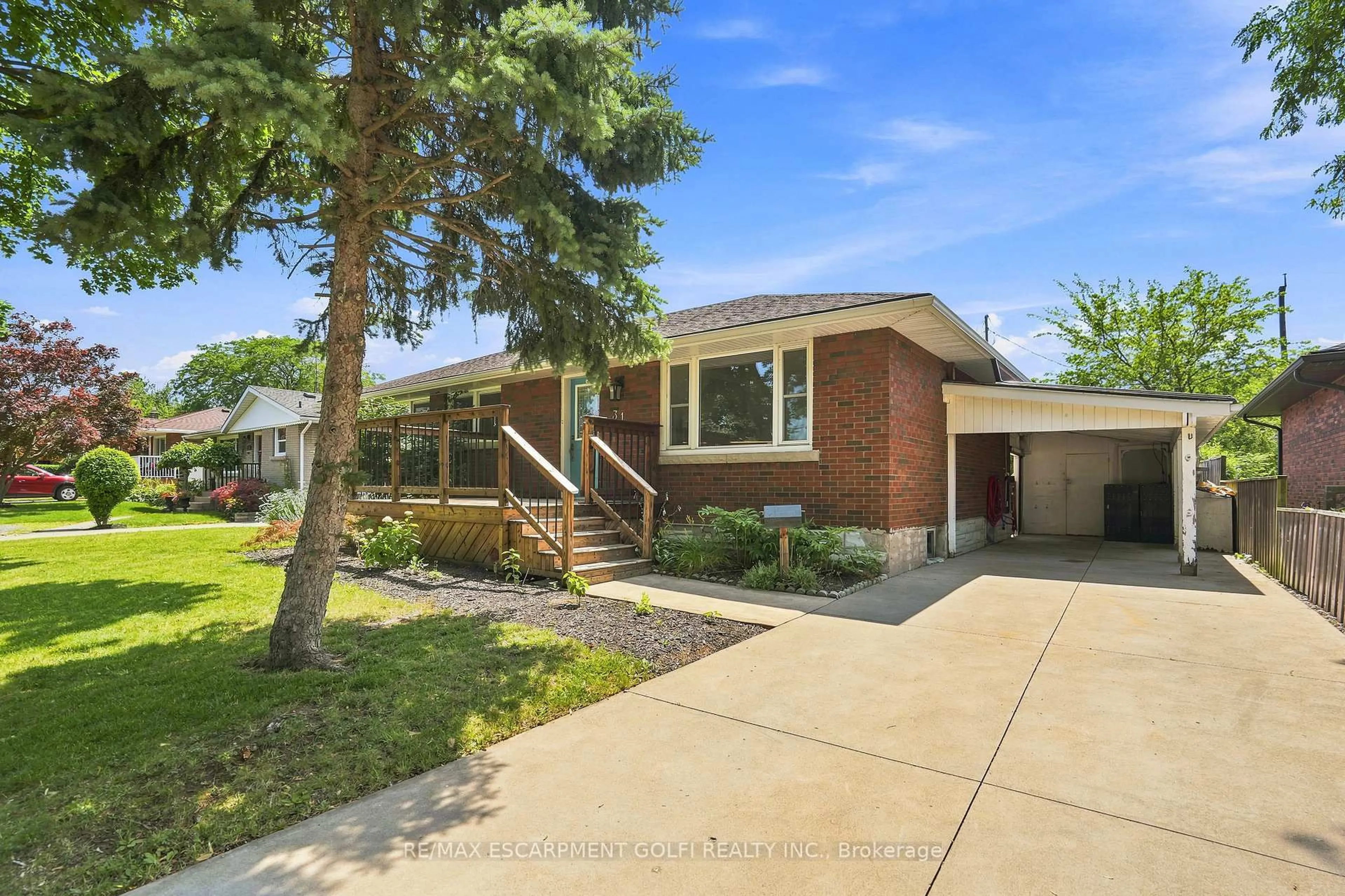 Home with brick exterior material, street for 31 Franklin Blvd, St. Catharines Ontario L2P 3E5