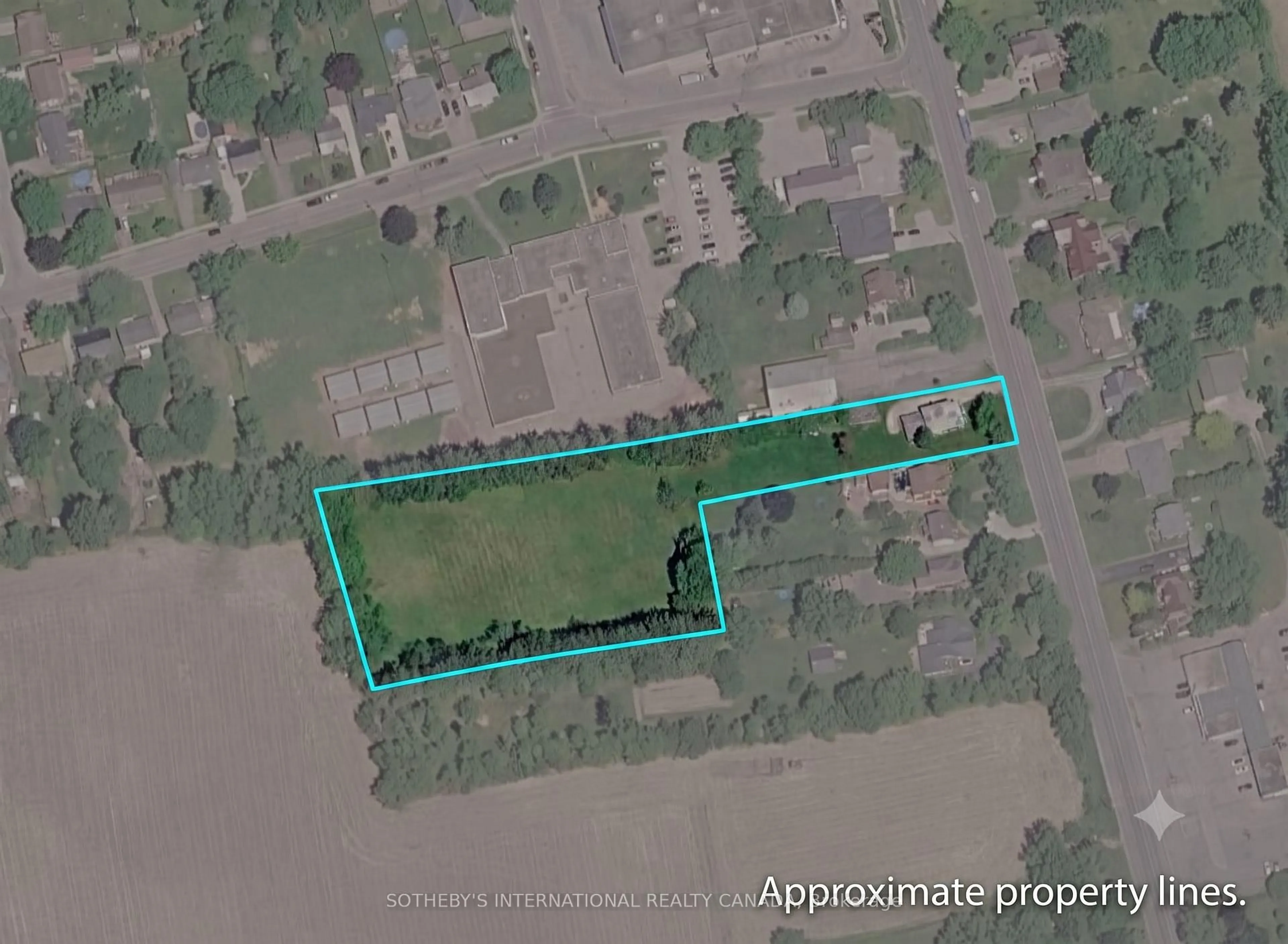 A pic from outside/outdoor area/front of a property/back of a property/a pic from drone, building for 498 Norfolk St, Norfolk Ontario N3Y 2X5