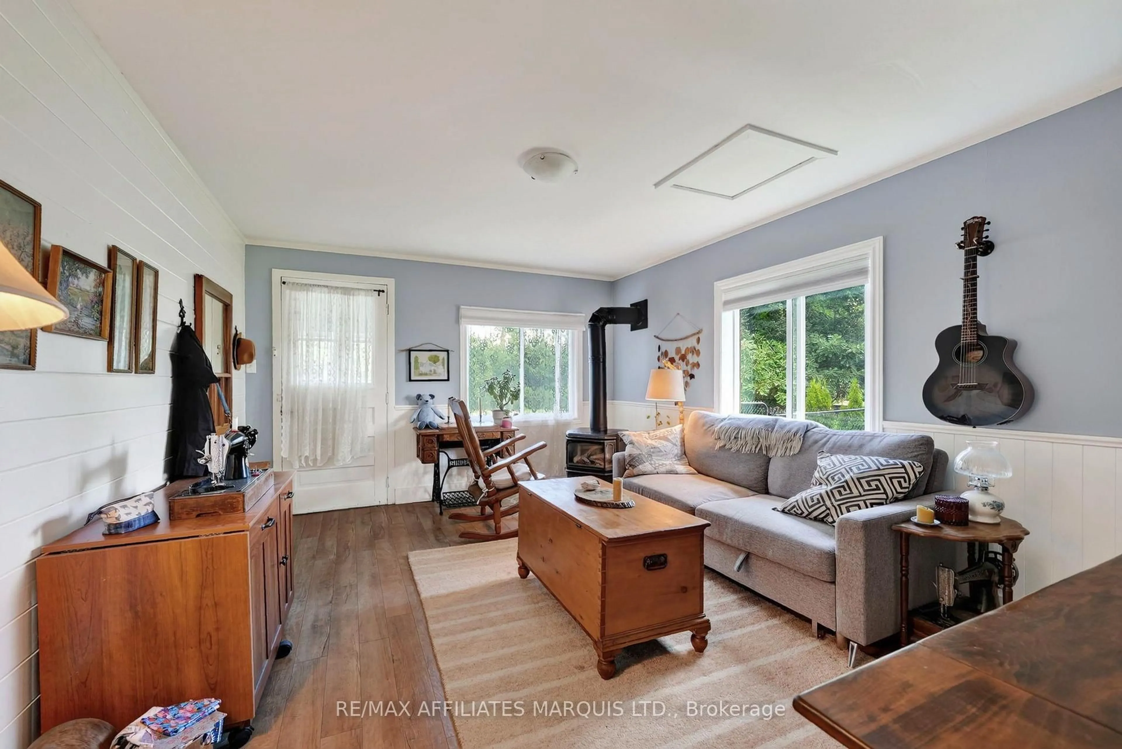 Living room with furniture, unknown for 5414 Farran's Point Rd Rd, South Stormont Ontario K0C 1M0